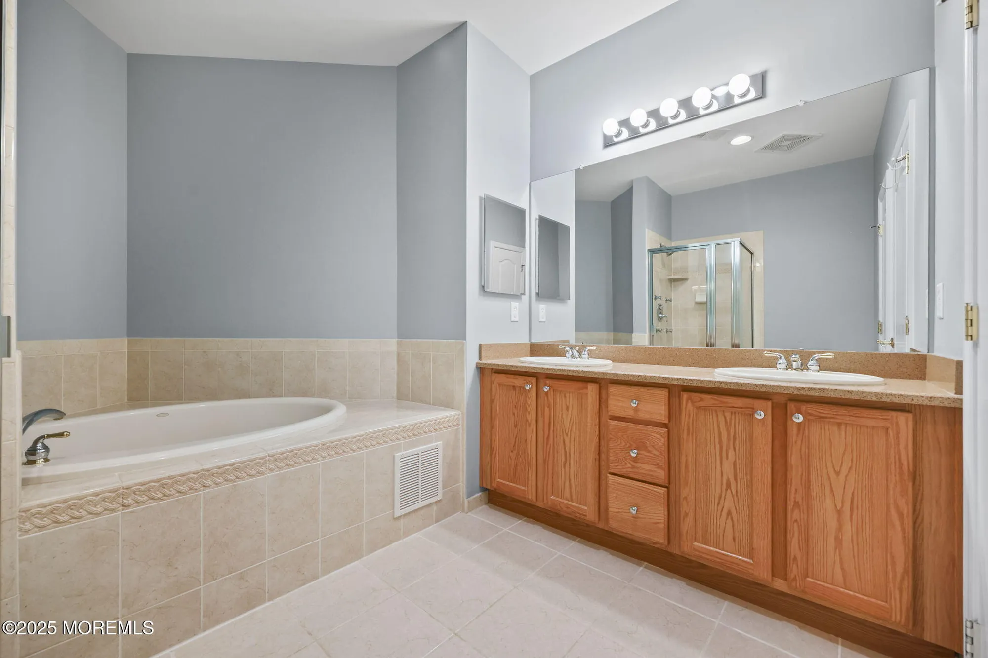 Property Slideshow image 18 of 39 | 3208 falston cir # 3208, Old Bridge, NJ, 08857