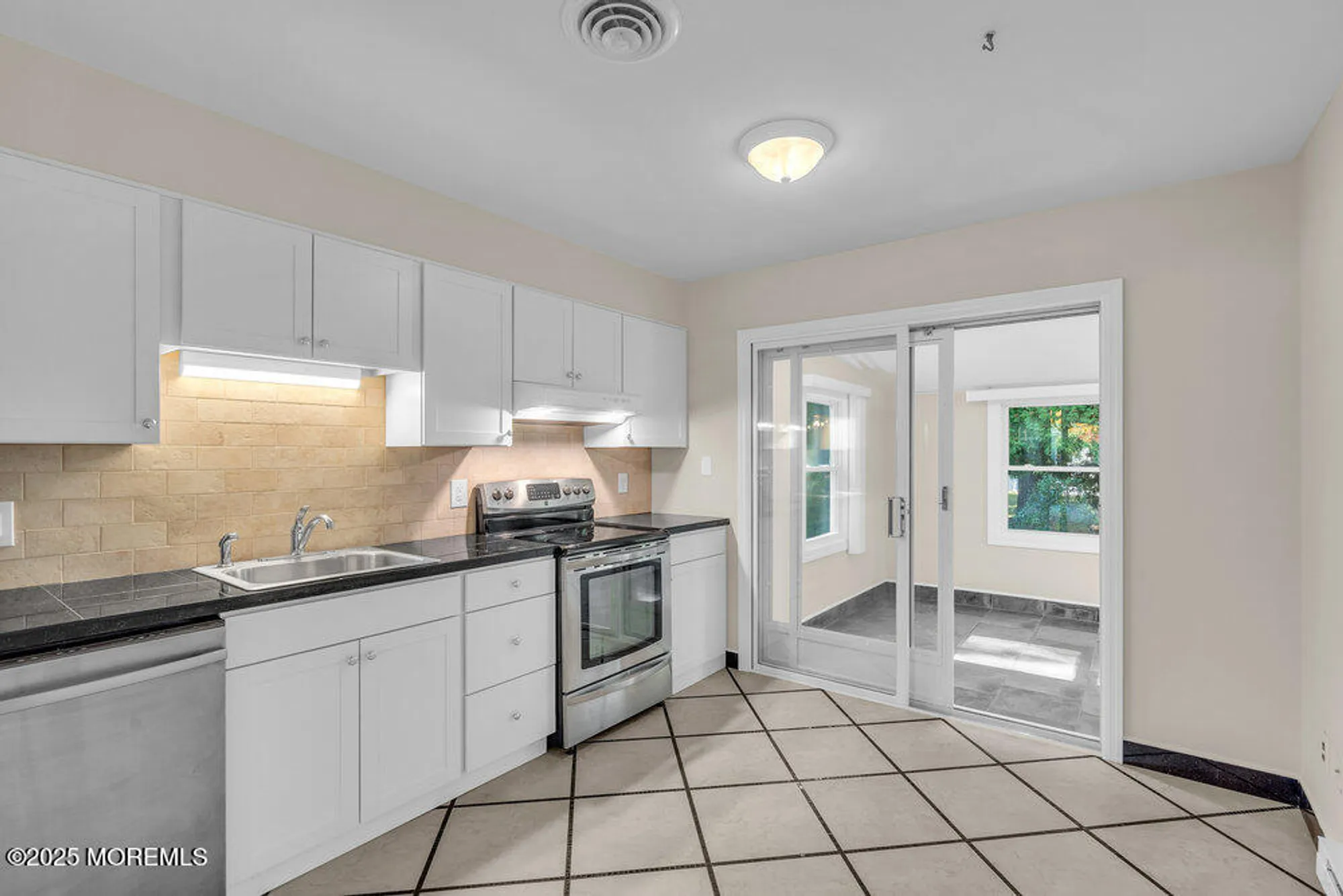 Property Slideshow image 13 of 27 | 11 vermont way, Whiting, NJ, 08759