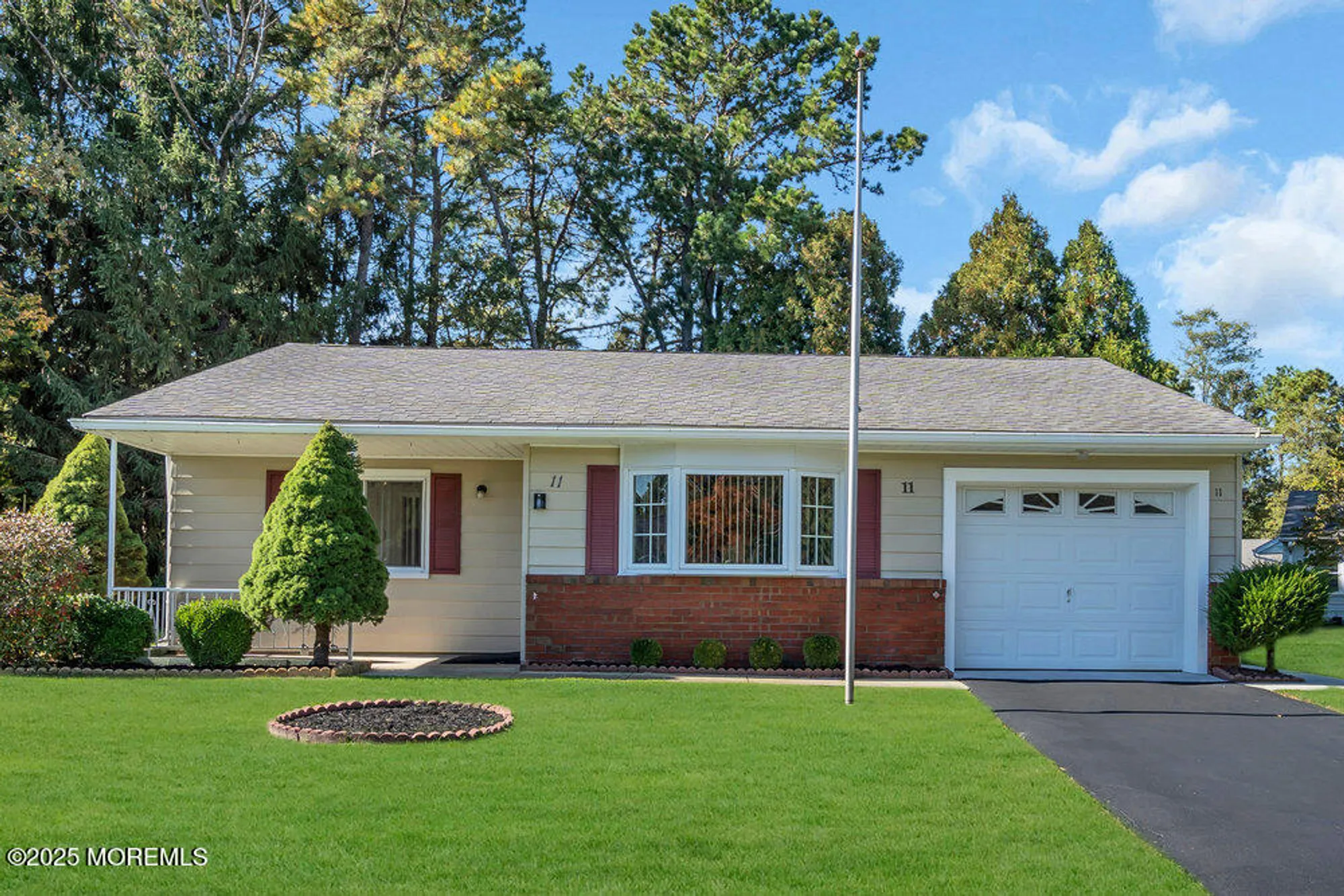 Property Slideshow image 1 of 27 | 11 vermont way, Whiting, NJ, 08759