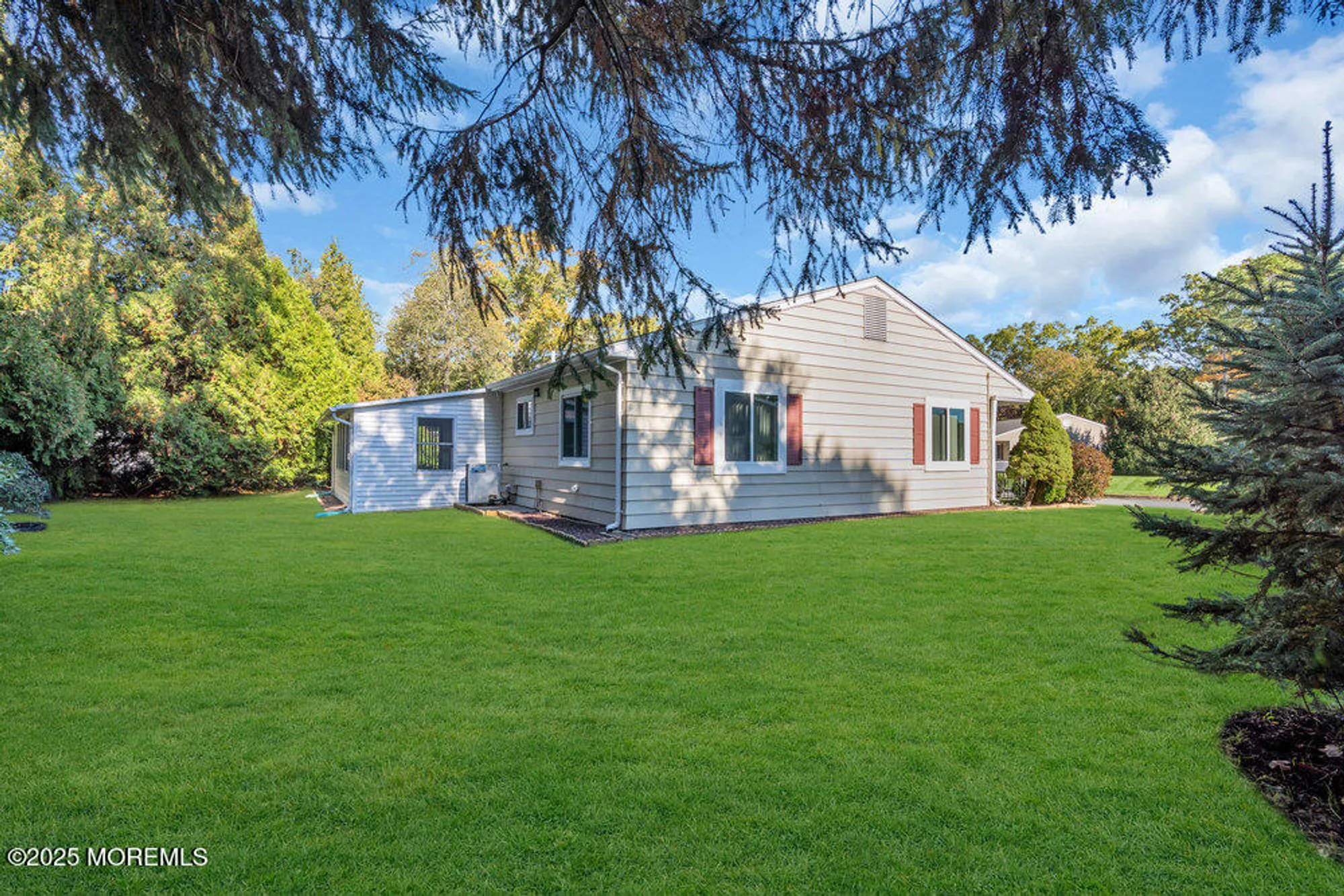Property Slideshow image 23 of 27 | 11 vermont way, Whiting, NJ, 08759