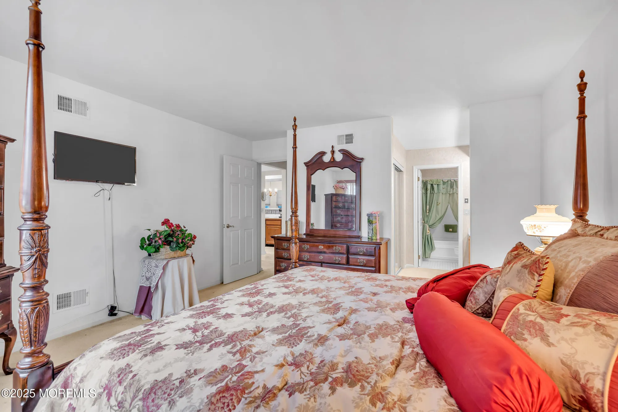 Property Slideshow image 16 of 43 | 1121b thornbury ln, Manchester, NJ, 08759