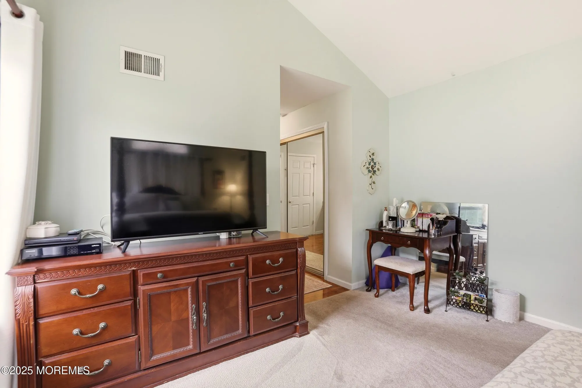 Property Slideshow image 14 of 24 | 90 skyline dr, Lakewood, NJ, 08701