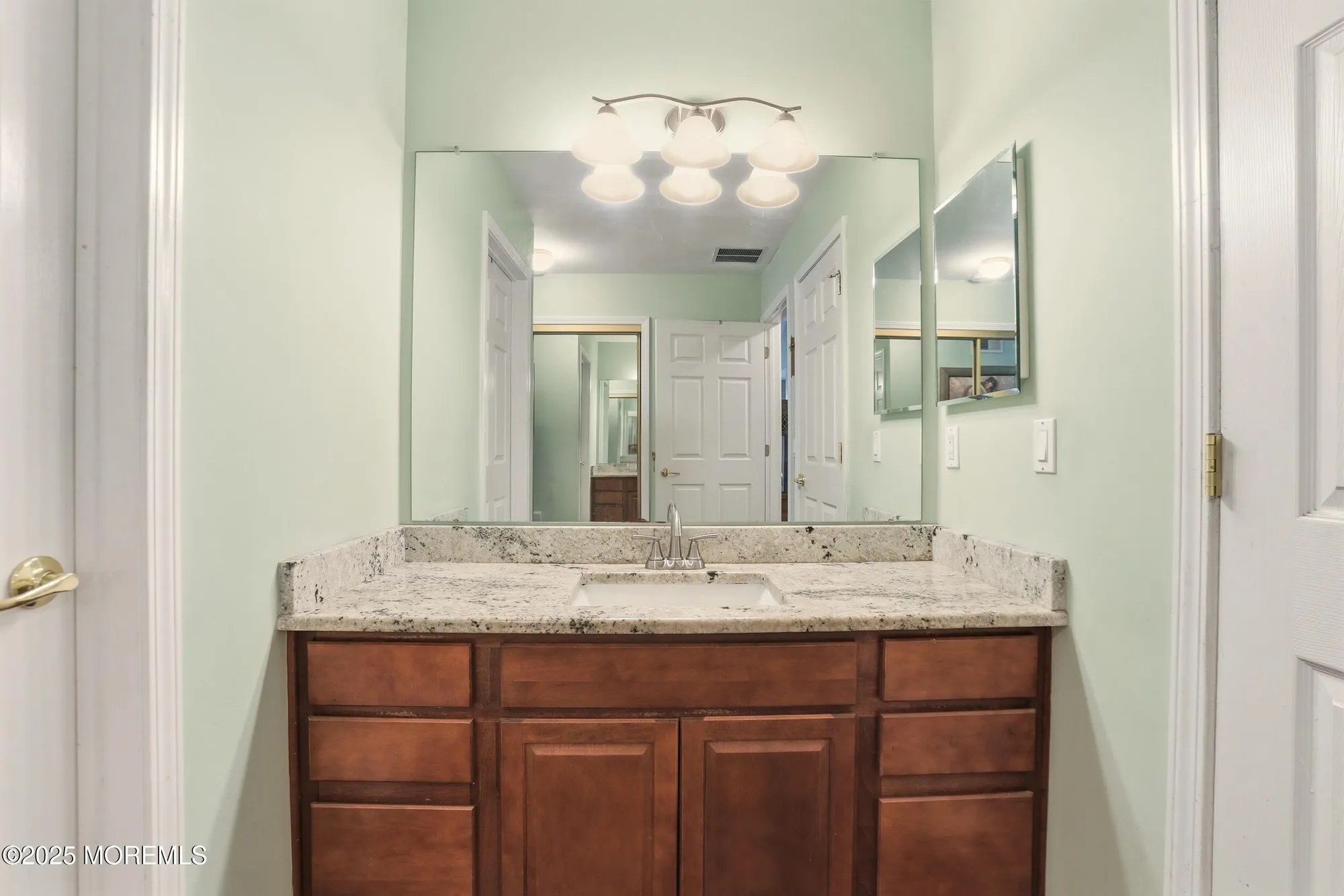 Property Slideshow image 19 of 24 | 90 skyline dr, Lakewood, NJ, 08701