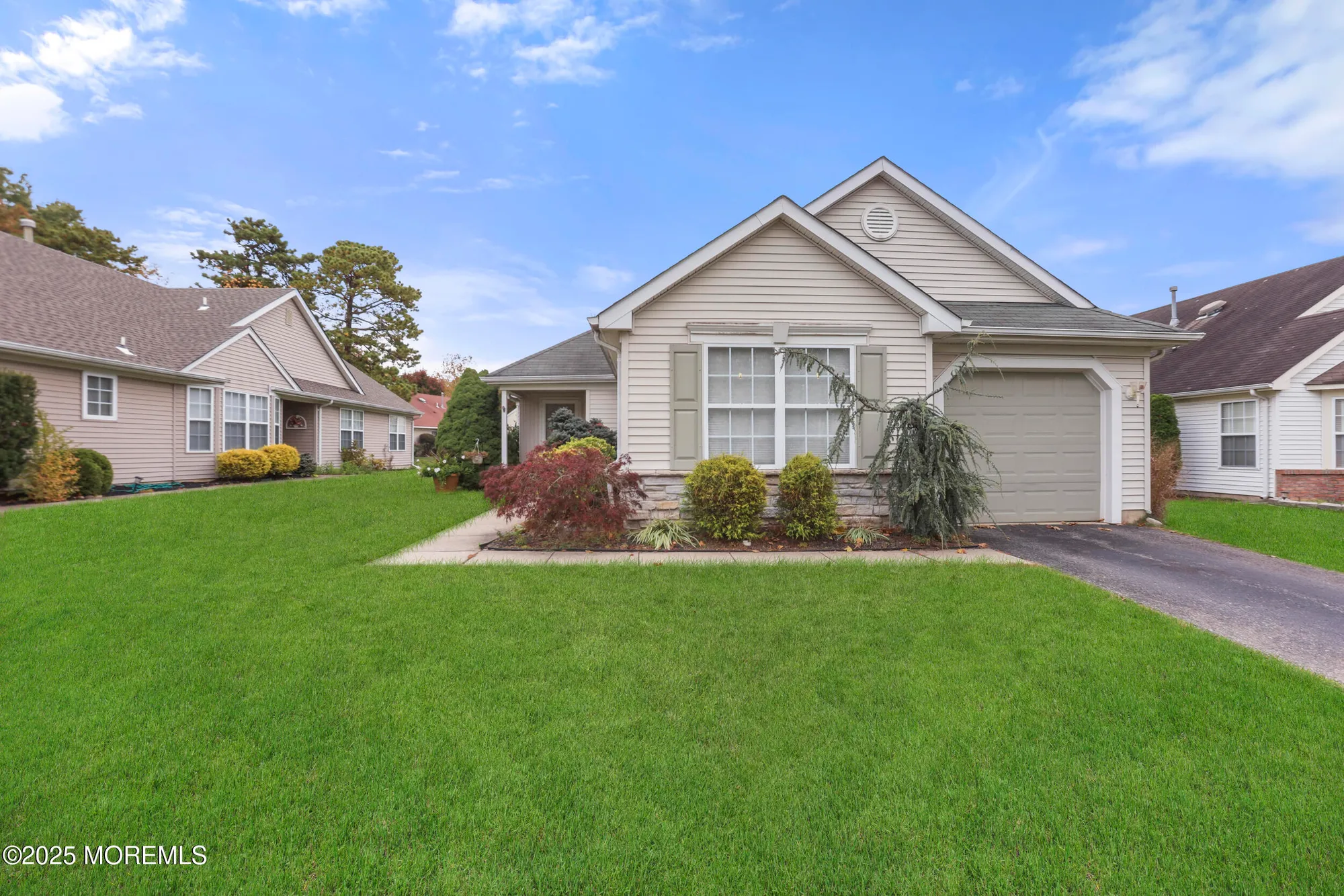 Property Slideshow image 1 of 24 | 90 skyline dr, Lakewood, NJ, 08701