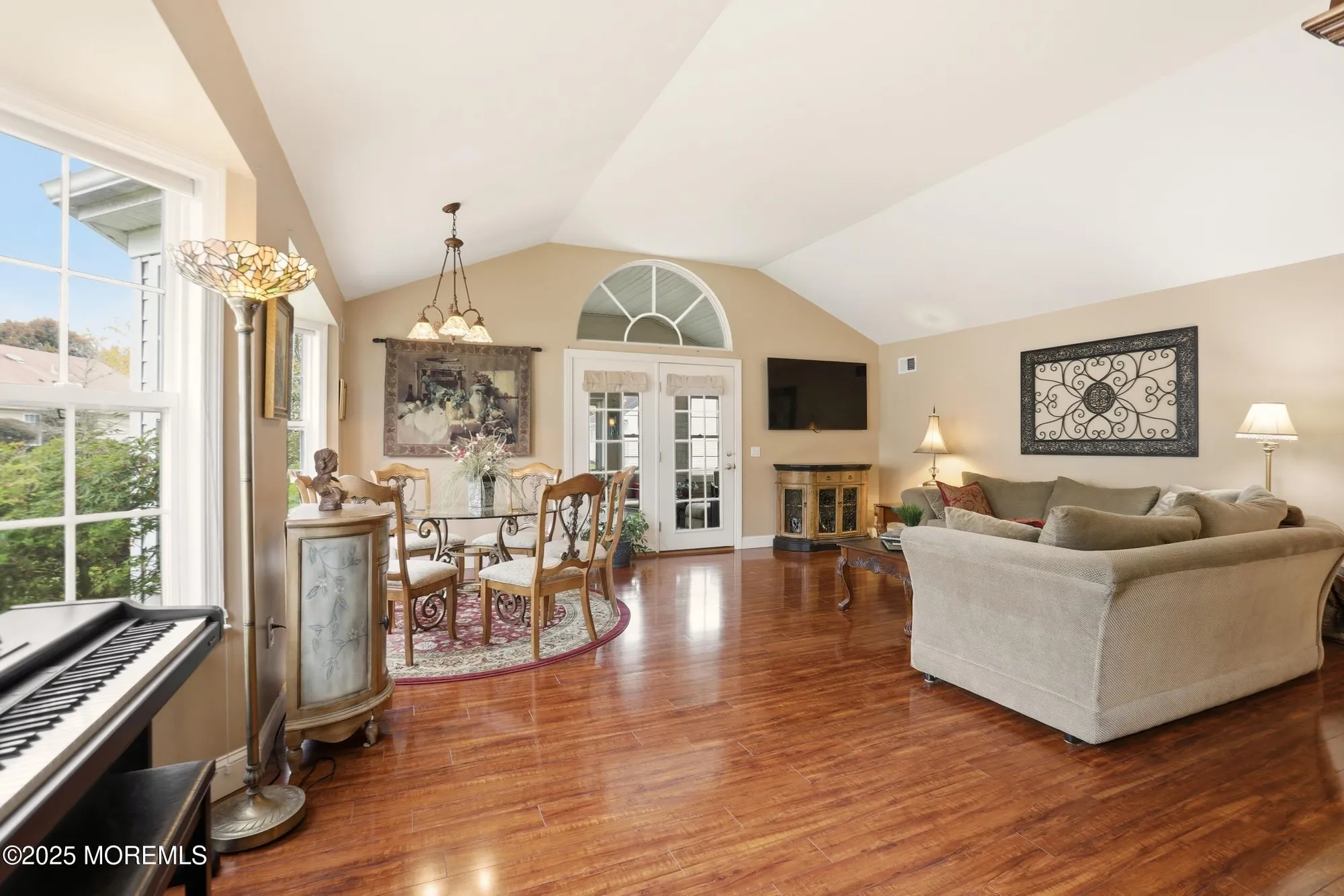 Property Slideshow image 4 of 24 | 90 skyline dr, Lakewood, NJ, 08701
