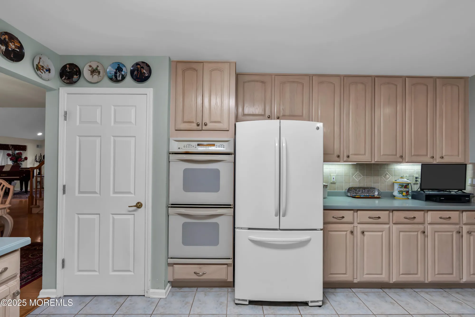 Property Slideshow image 33 of 91 | 27 strawberry ln, Lakewood, NJ, 08701