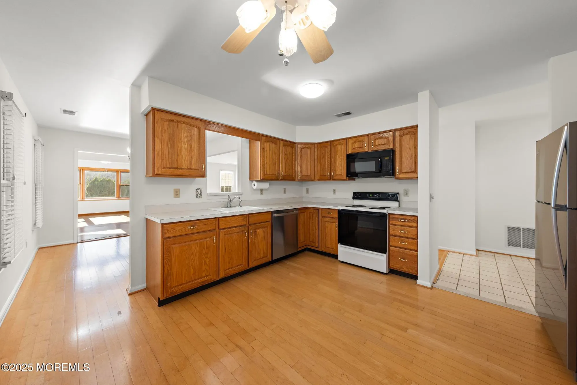 Property Slideshow image 10 of 49 | 2271 tomera pl, Toms River, NJ, 08755