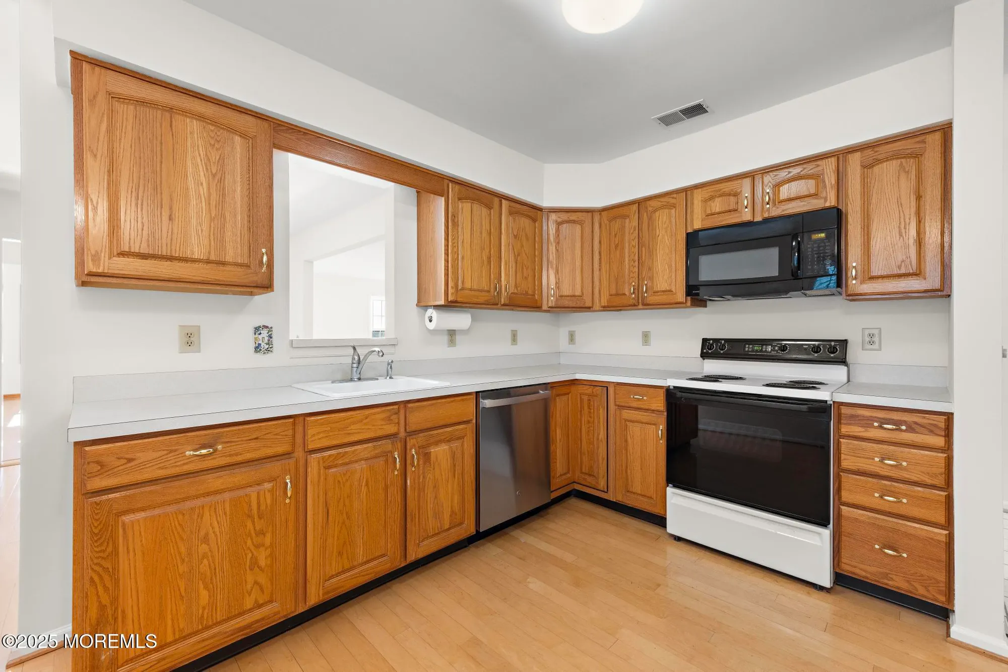 Property Slideshow image 11 of 49 | 2271 tomera pl, Toms River, NJ, 08755