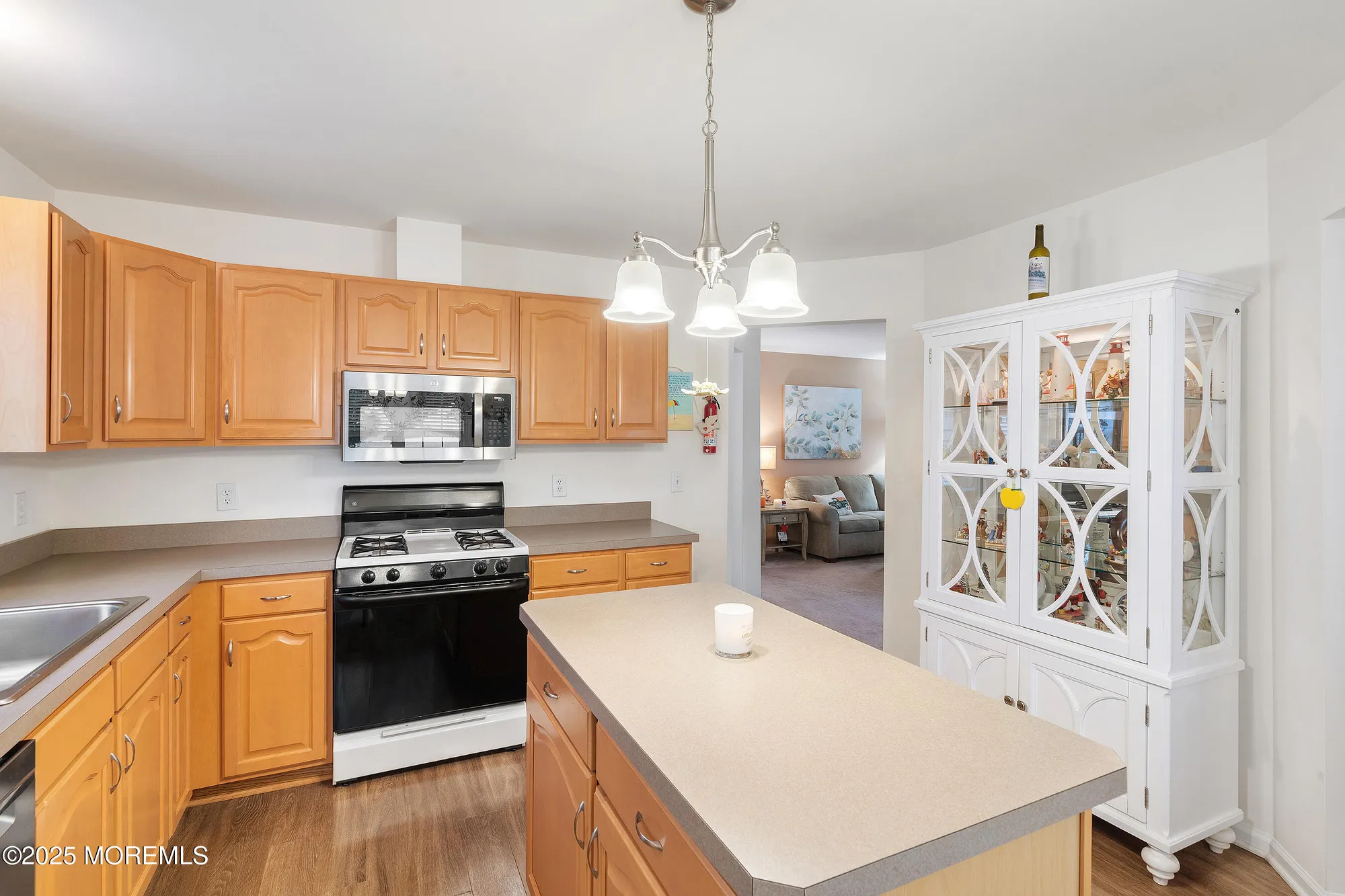 Property Slideshow image 4 of 20 | 71 oak ridge ln, Manahawkin, NJ, 08050