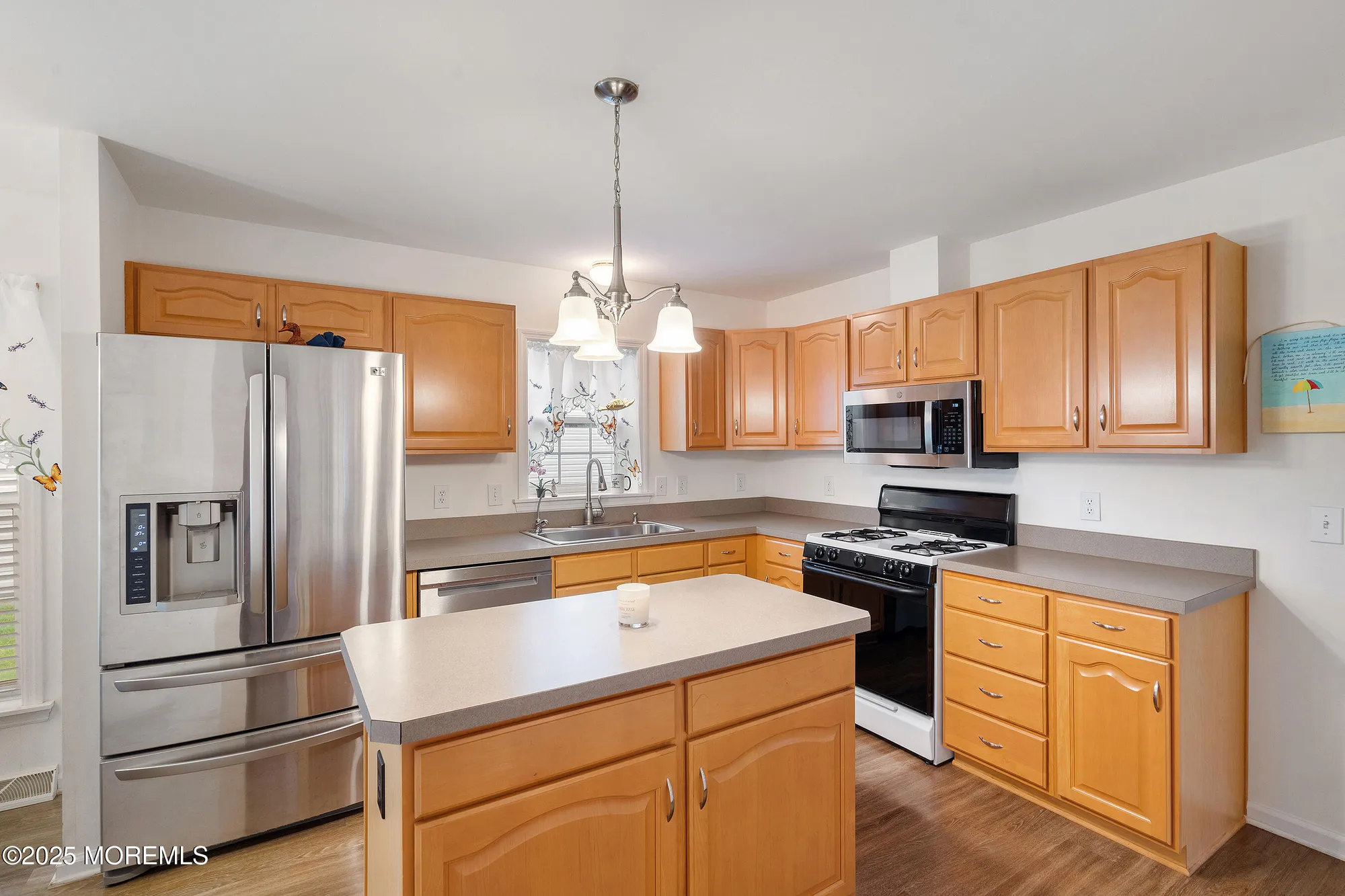 Property Slideshow image 5 of 20 | 71 oak ridge ln, Manahawkin, NJ, 08050