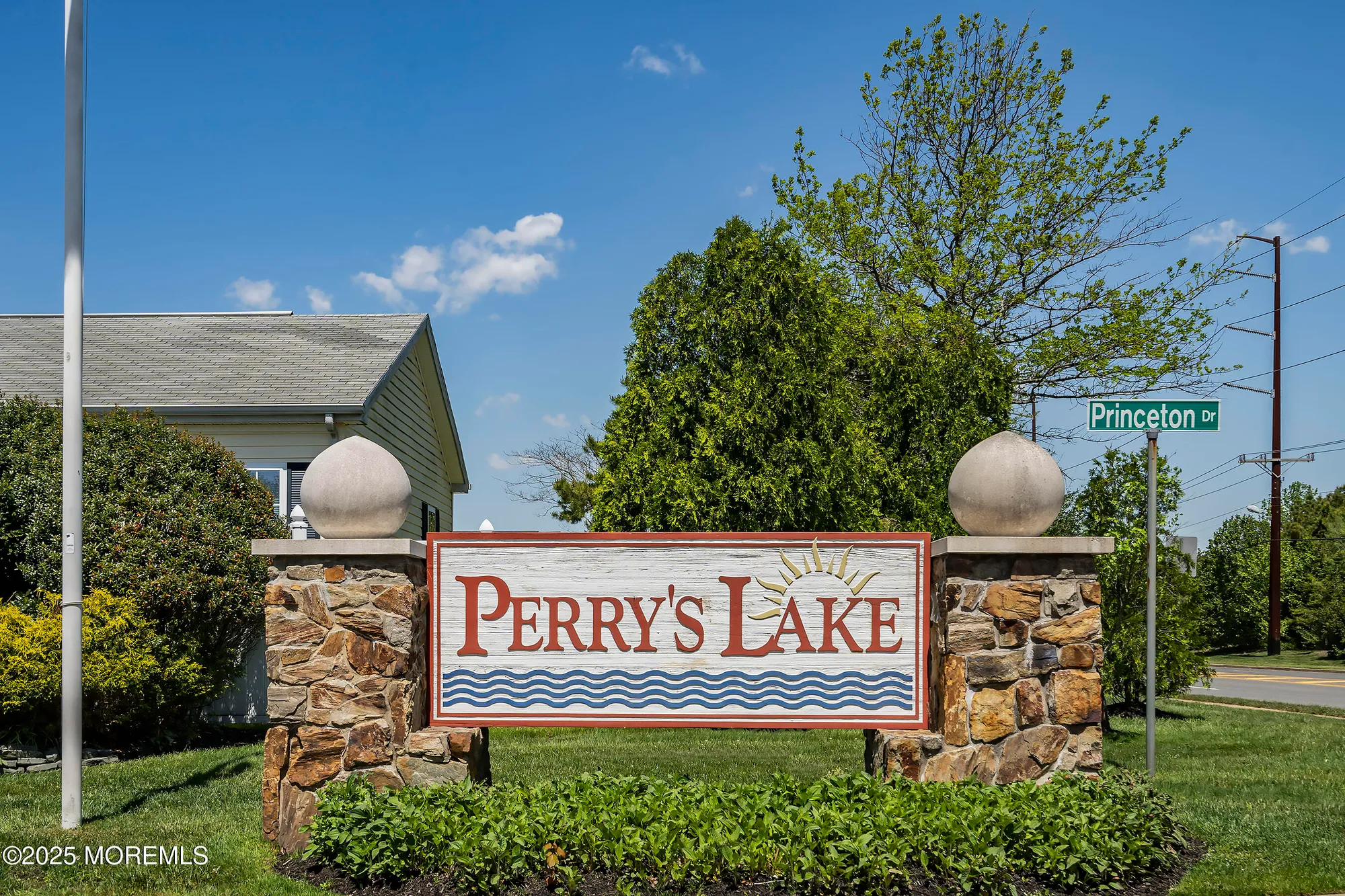 Property Slideshow image 16 of 20 | 71 oak ridge ln, Manahawkin, NJ, 08050