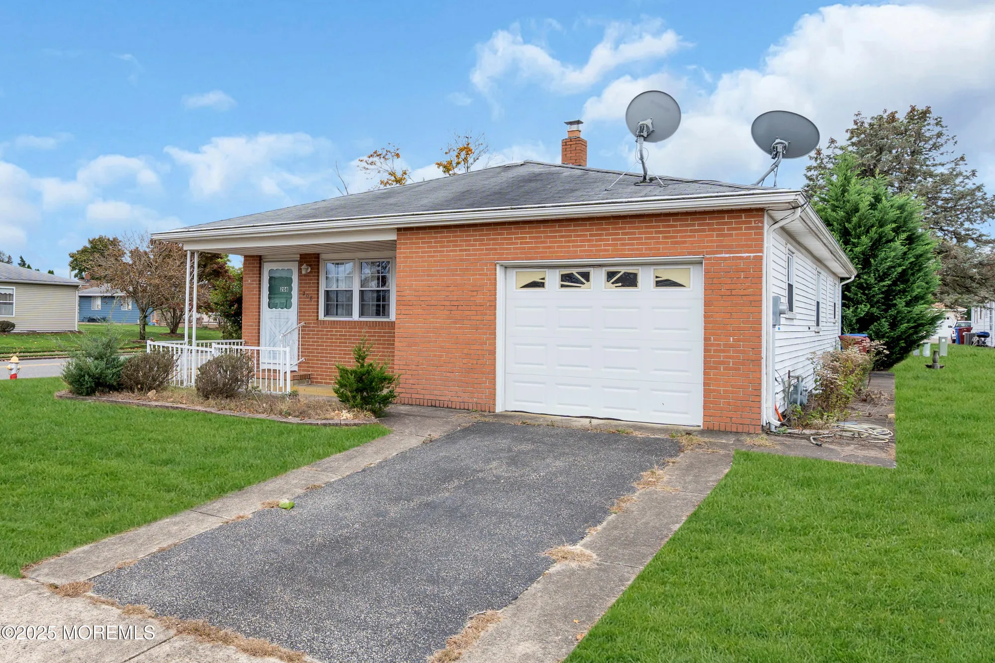 Property Slideshow image 2 of 23 | 208 bonaire dr, Toms River, NJ, 08757