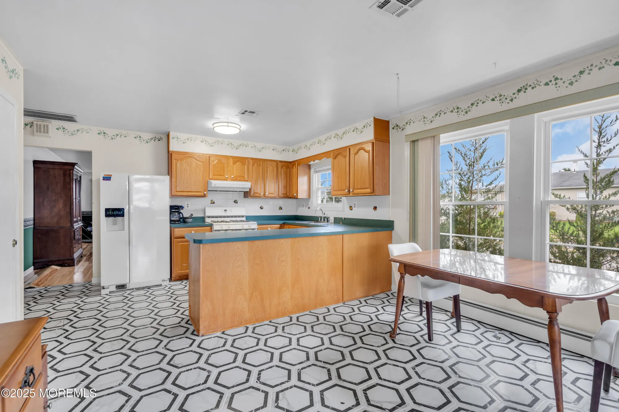 Property Slideshow image 5 of 23 | 208 bonaire dr, Toms River, NJ, 08757