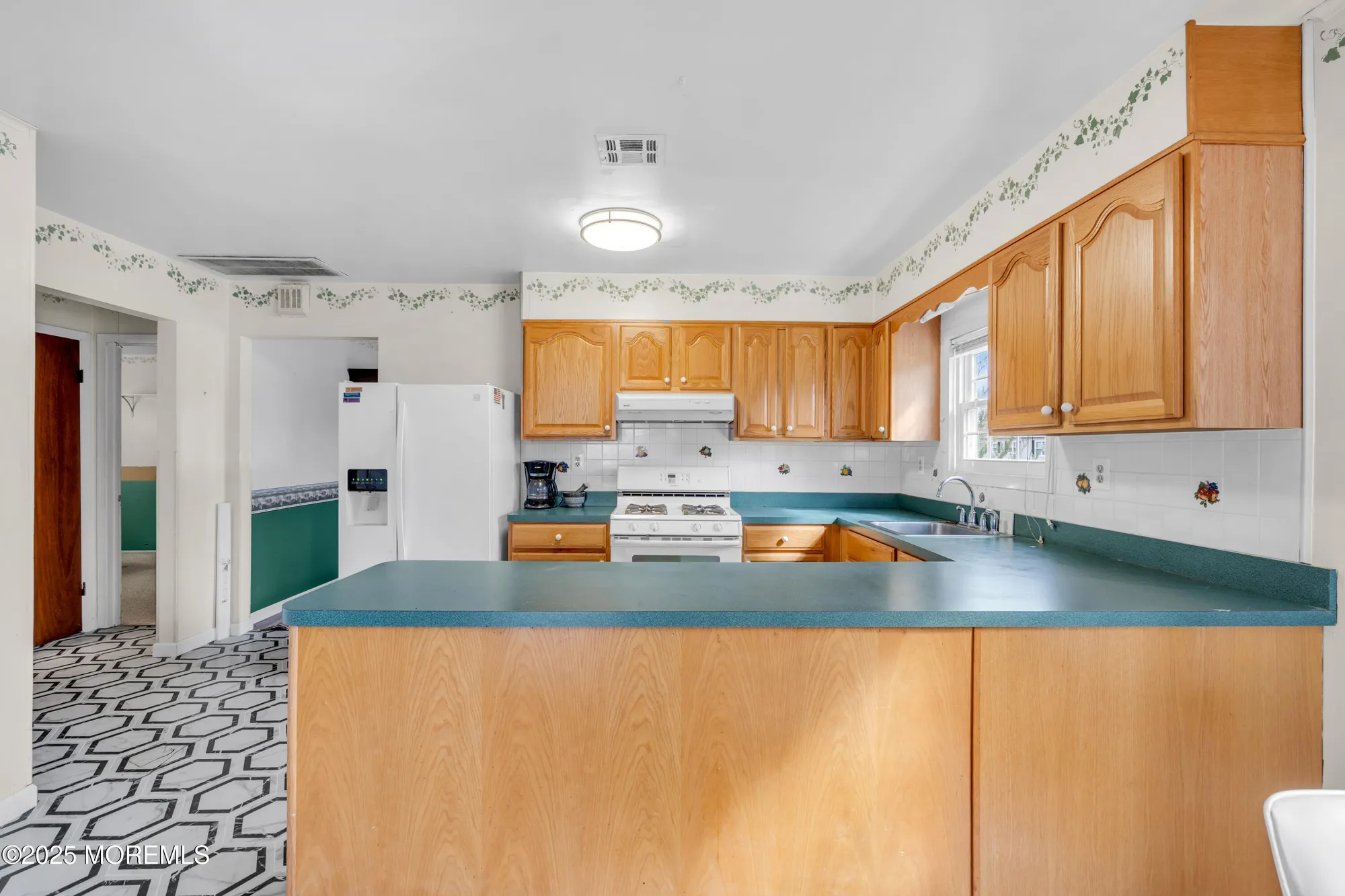 Property Slideshow image 8 of 23 | 208 bonaire dr, Toms River, NJ, 08757