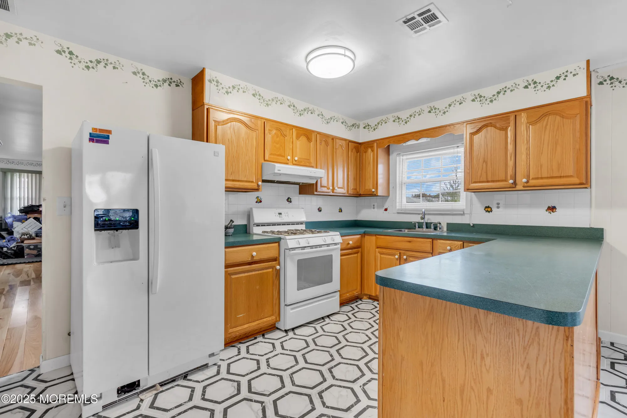 Property Slideshow image 6 of 23 | 208 bonaire dr, Toms River, NJ, 08757