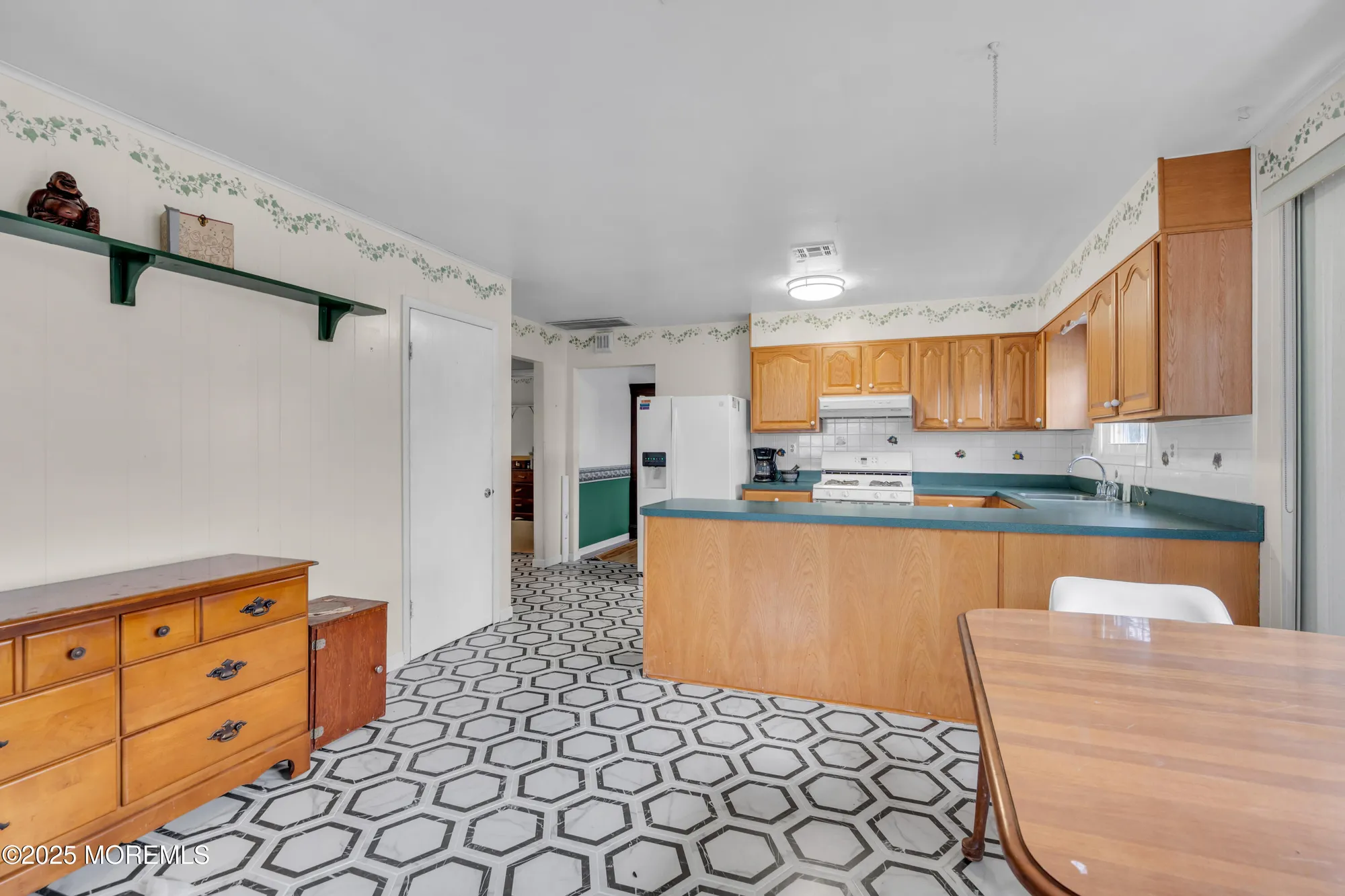 Property Slideshow image 10 of 23 | 208 bonaire dr, Toms River, NJ, 08757