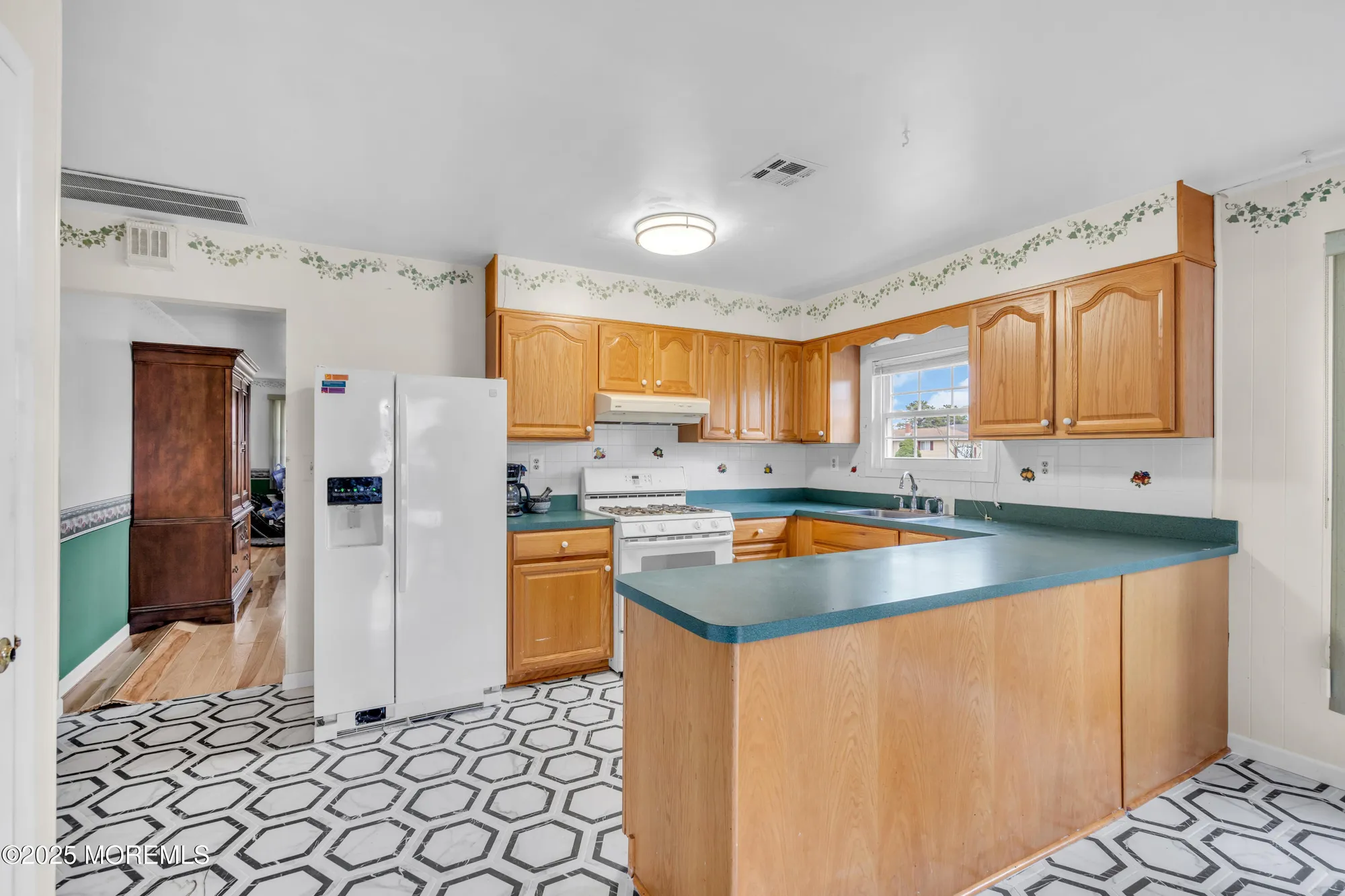 Property Slideshow image 9 of 23 | 208 bonaire dr, Toms River, NJ, 08757