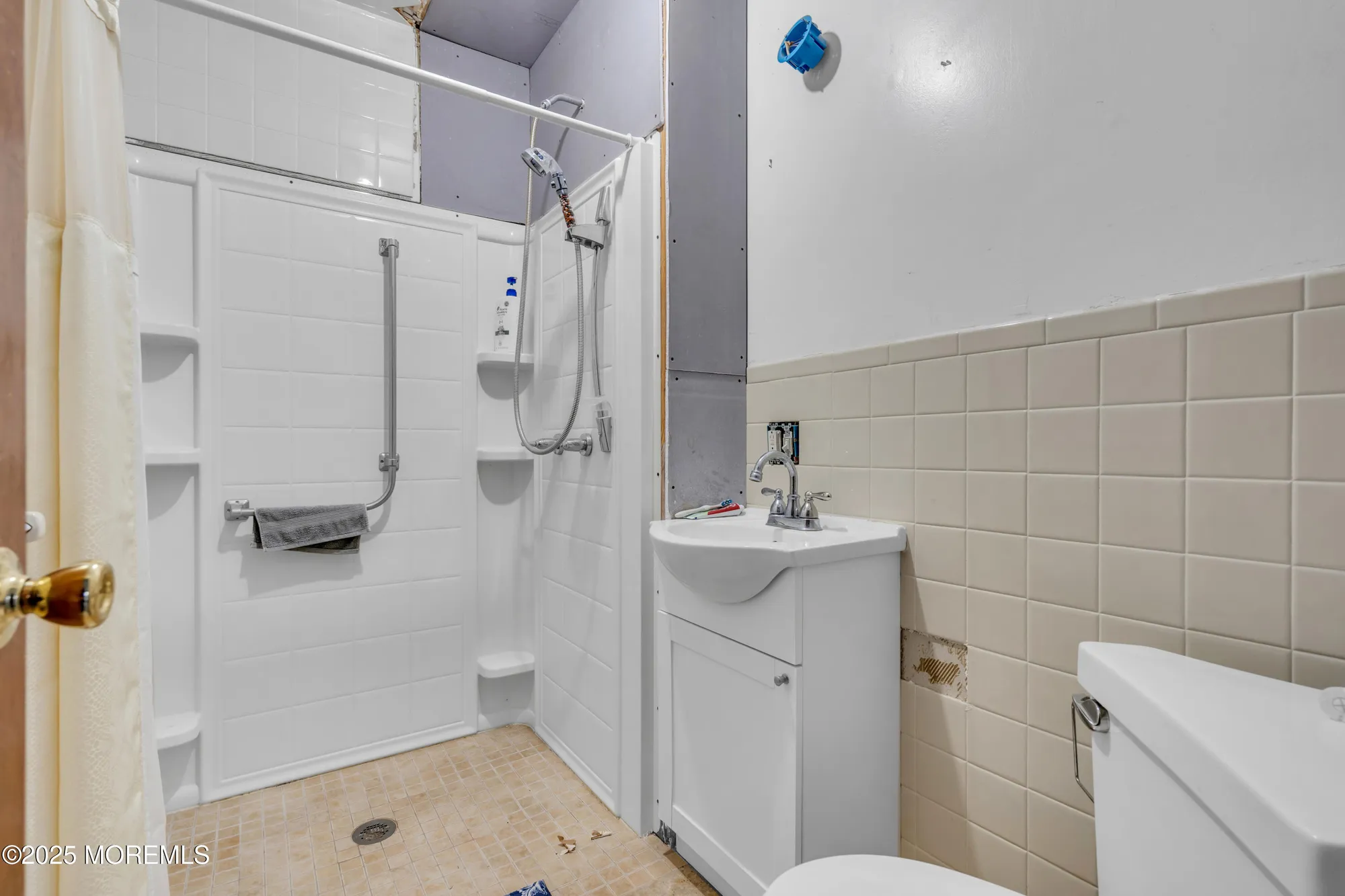 Property Slideshow image 16 of 23 | 208 bonaire dr, Toms River, NJ, 08757