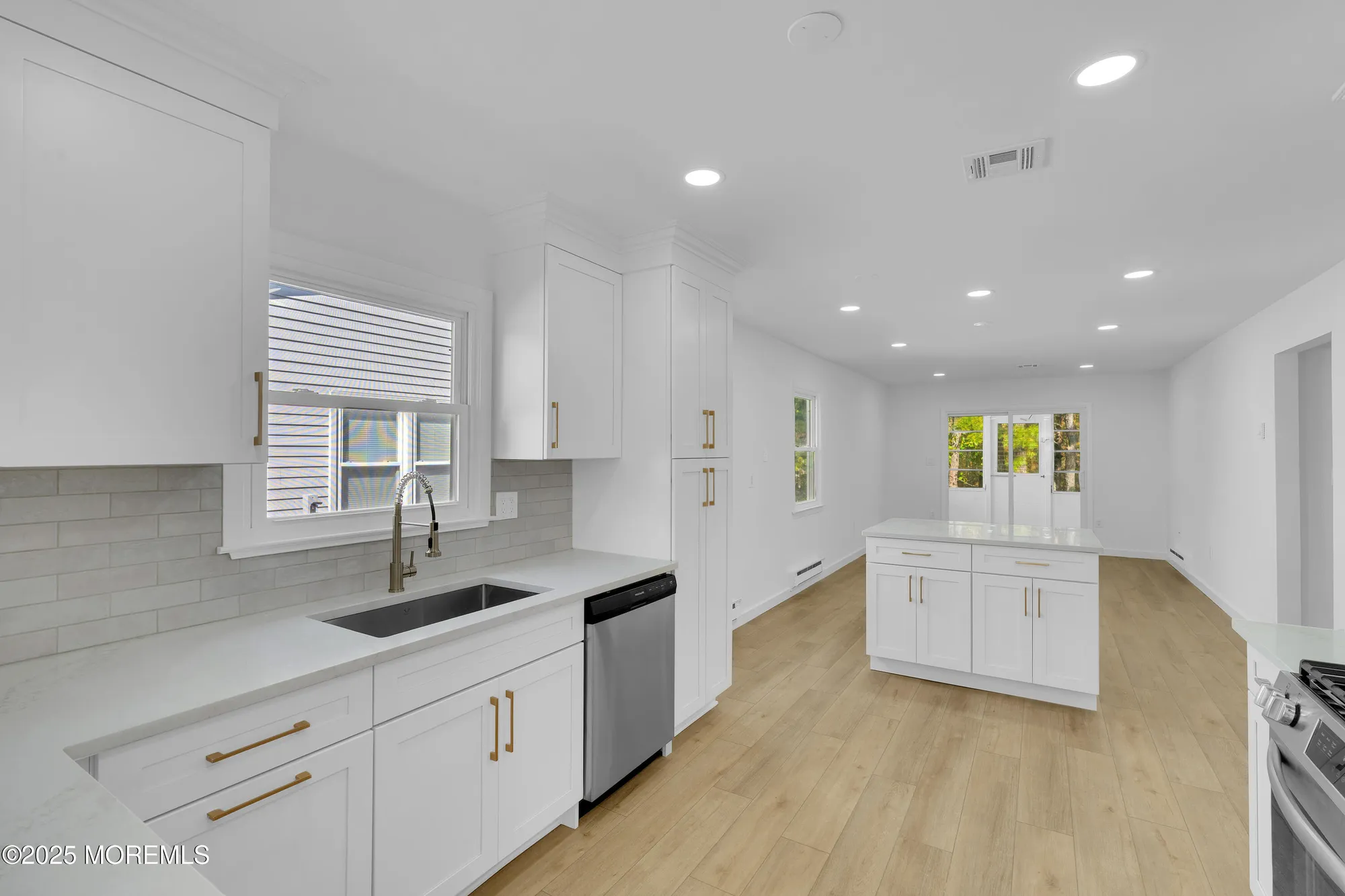 Property Slideshow image 13 of 37 | 3 tudor ct, Brick, NJ, 08723