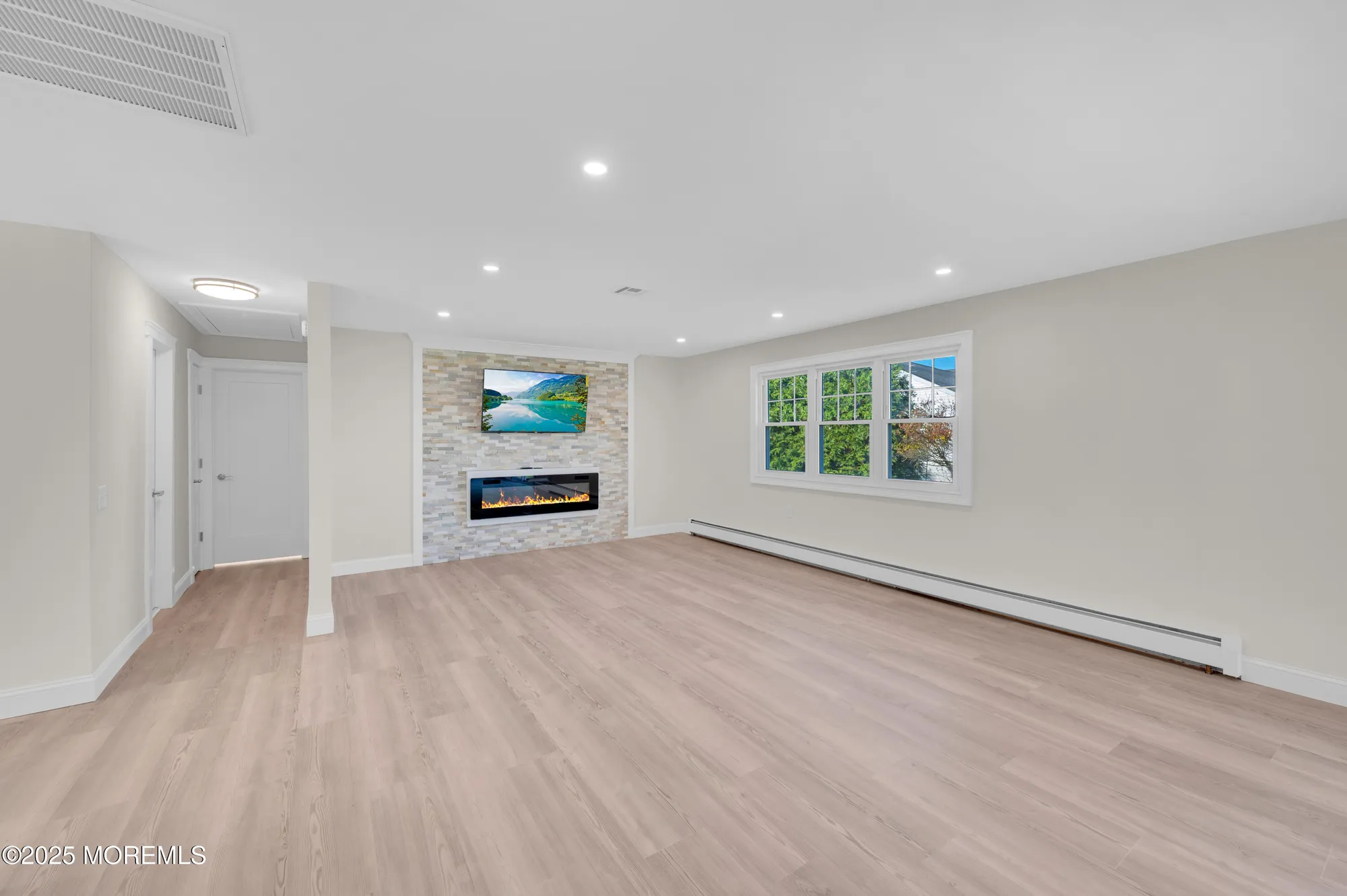 Property Slideshow image 15 of 29 | 18 leighton ct, Toms River, NJ, 08757