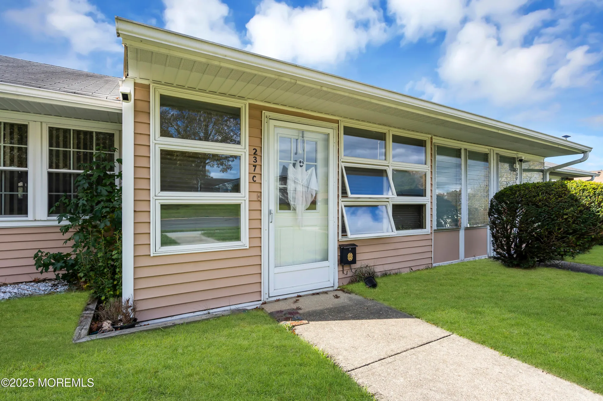 Property Slideshow image 7 of 36 | 237 huntington dr c, Lakewood, NJ, 08701