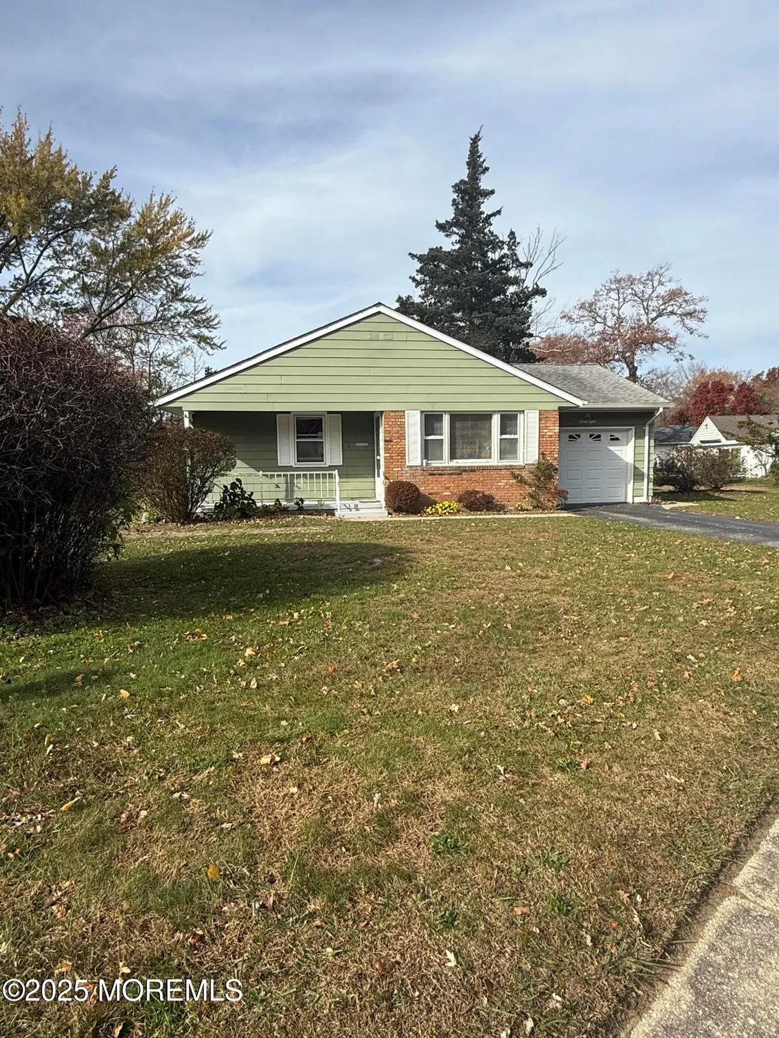 Property Slideshow image 2 of 15 | 28 bellflower ct, Toms River, NJ, 08755