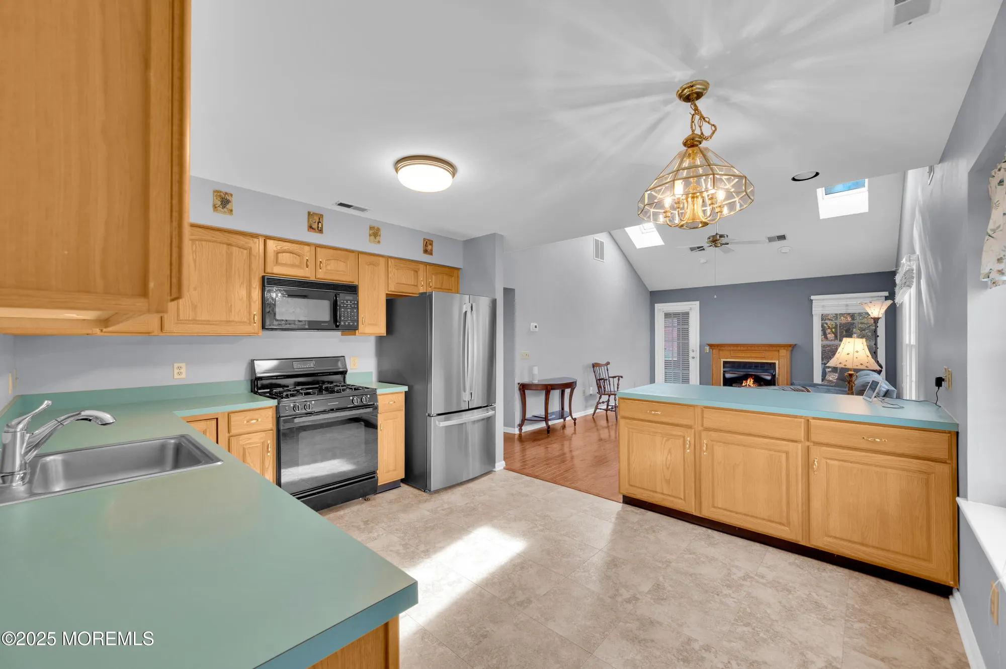 Property Slideshow image 9 of 40 | 2221 s chanticleer ct, Toms River, NJ, 08755