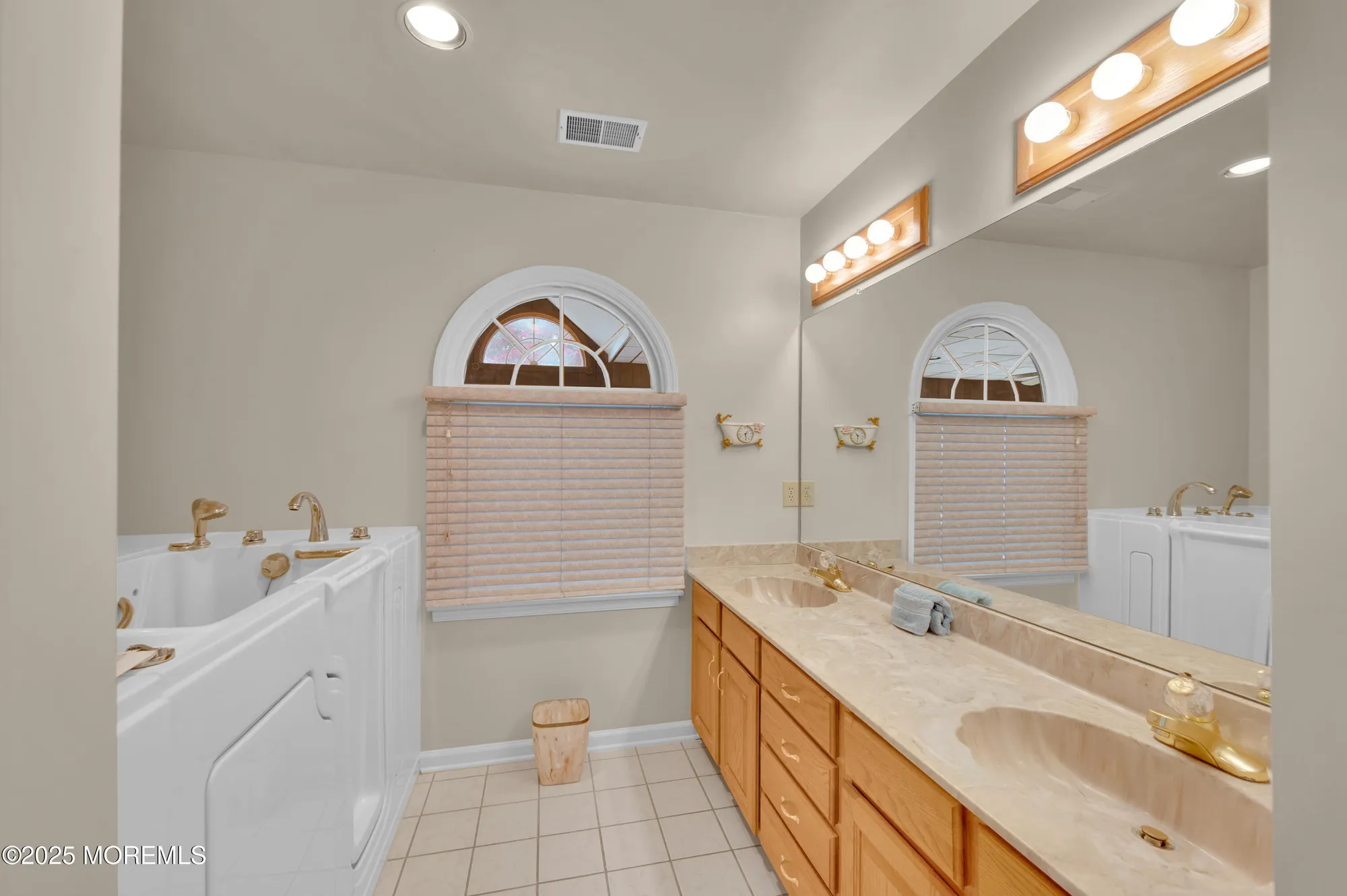 Property Slideshow image 20 of 40 | 2221 s chanticleer ct, Toms River, NJ, 08755