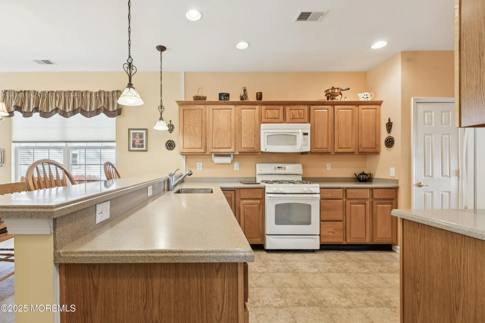 Property Slideshow image 10 of 35 | 70 cromwell ln, Jackson, NJ, 08527
