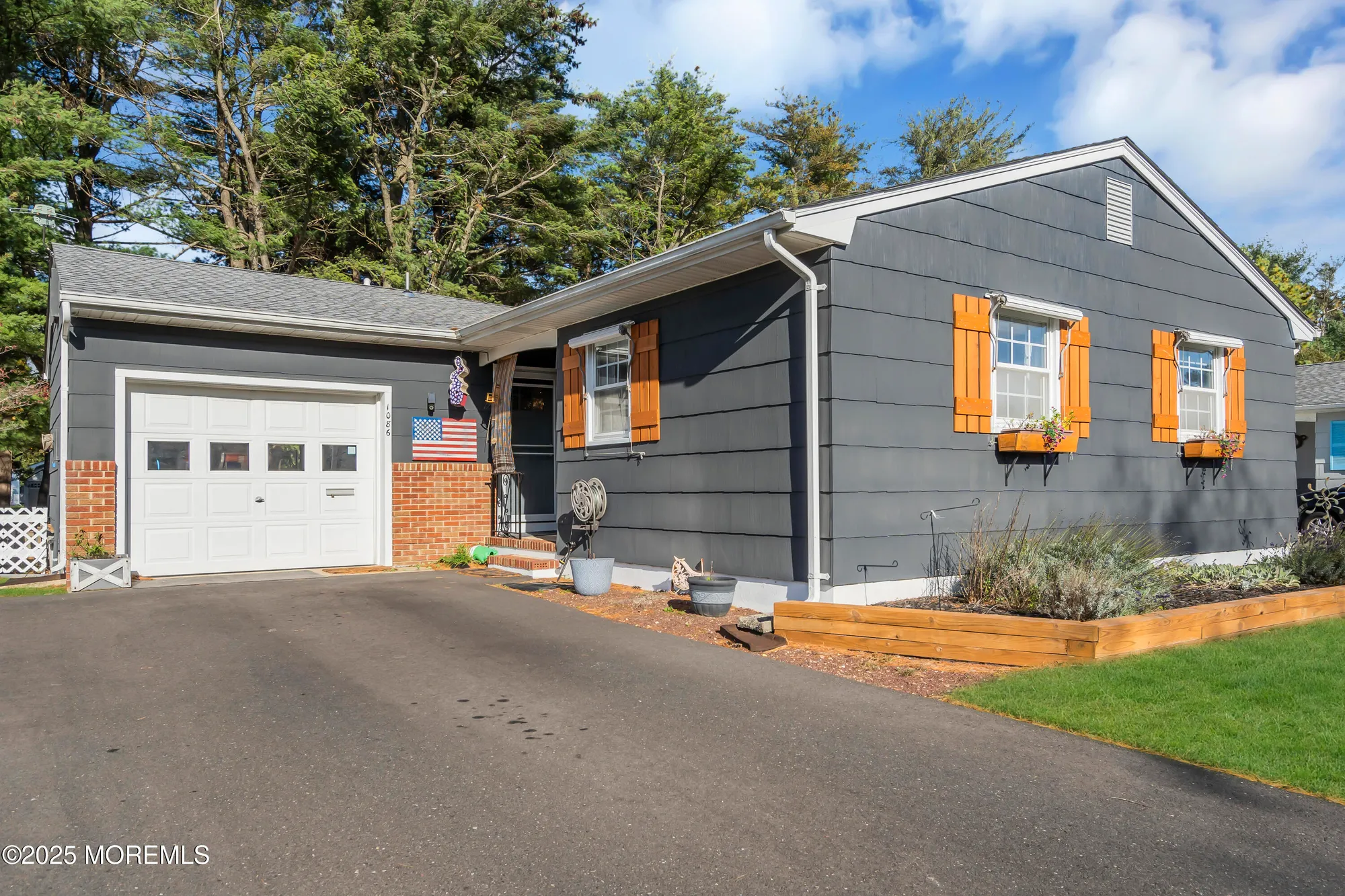 Property Slideshow image 2 of 20 | 1086 edgebrook dr, Toms River, NJ, 08757