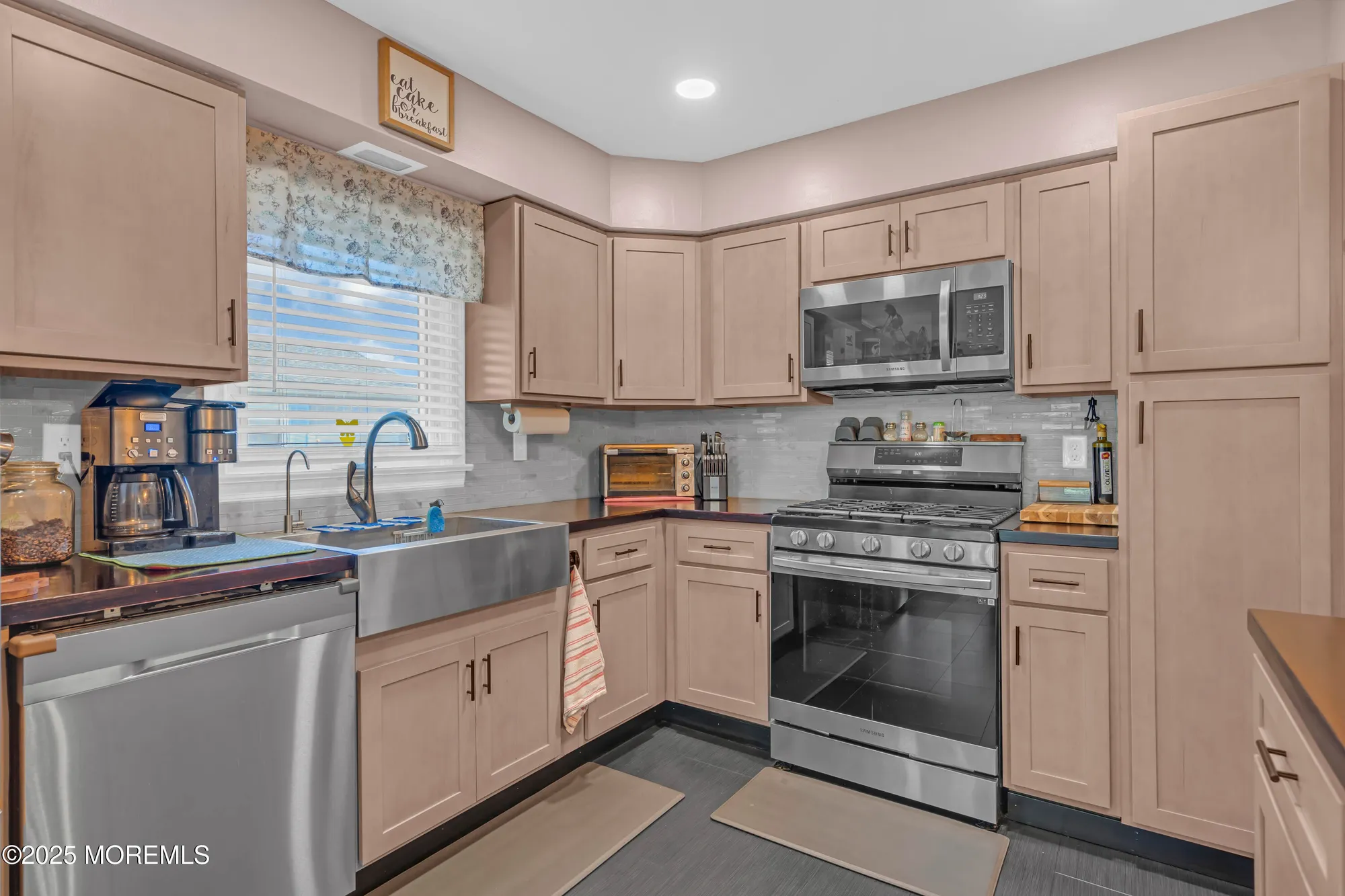 Property Slideshow image 10 of 20 | 1086 edgebrook dr, Toms River, NJ, 08757