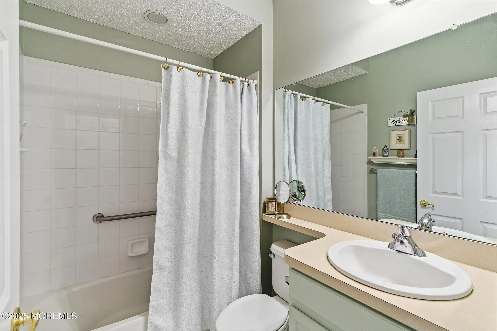Property Slideshow image 22 of 52 | 17 cedar village blvd, Brick, NJ, 08724