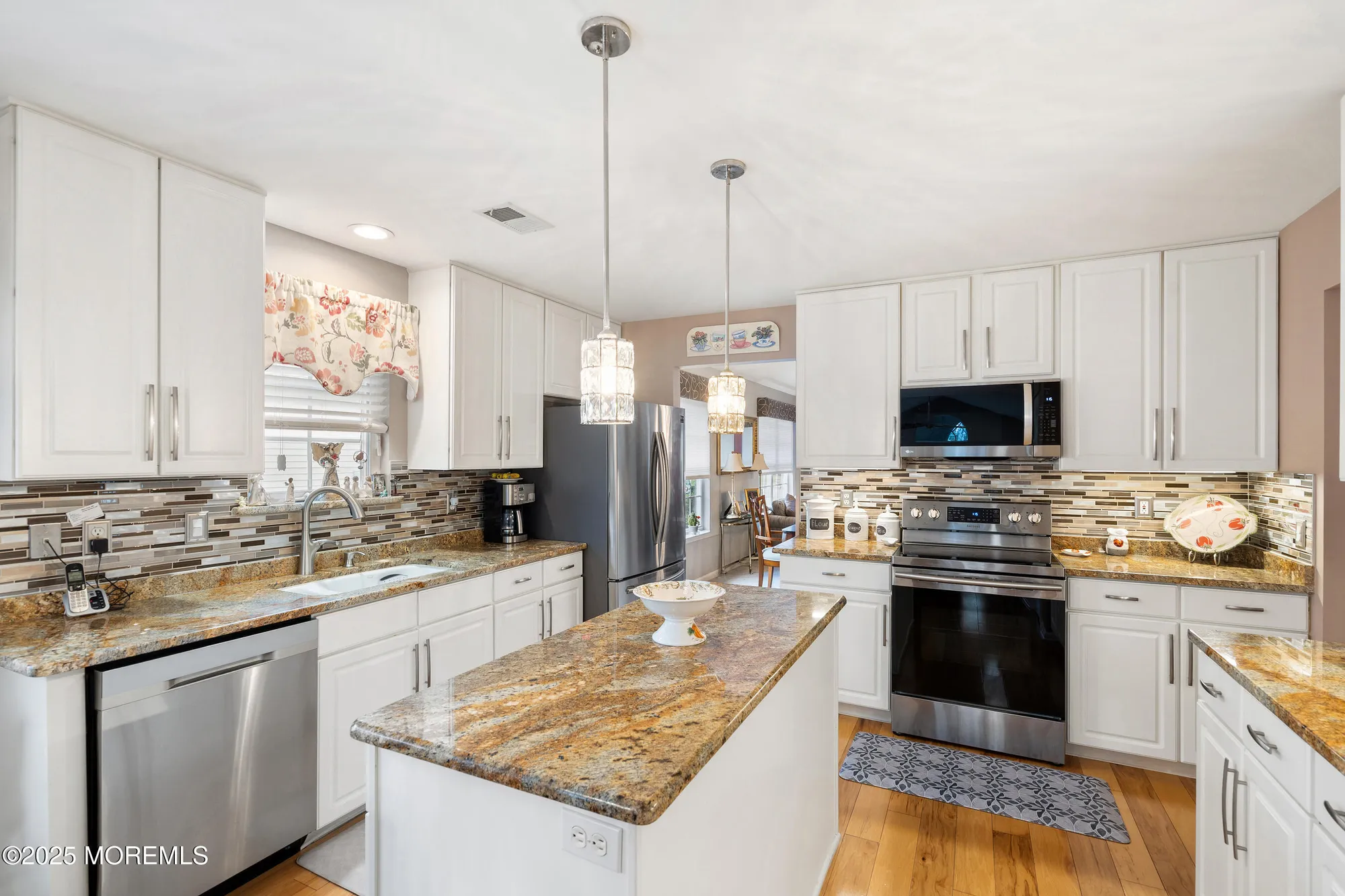 Property Slideshow image 4 of 48 | 14 winding river rd, Lakewood, NJ, 08701