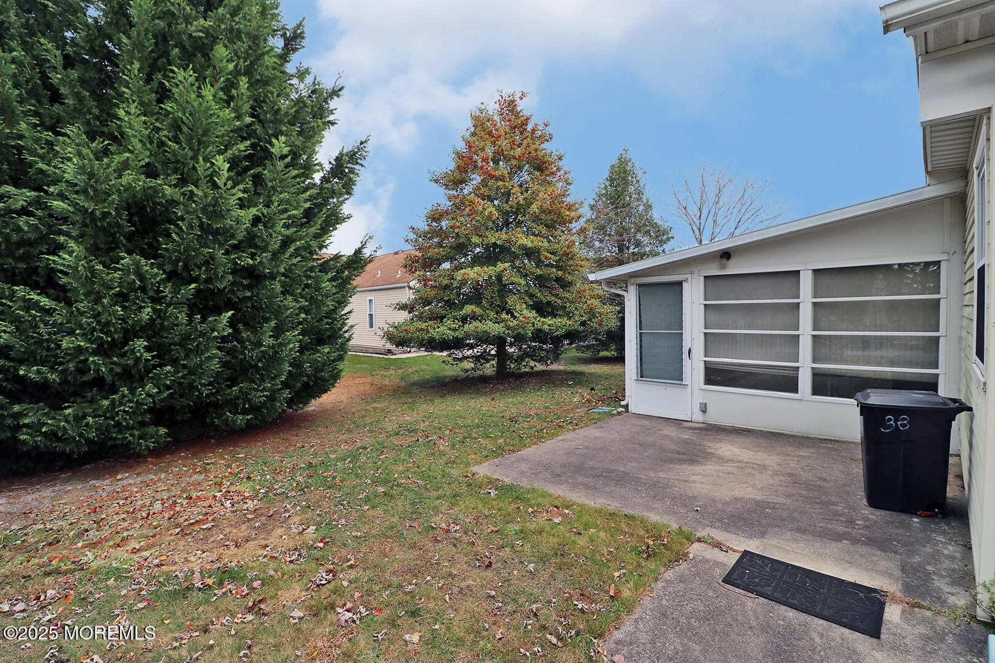 Property Slideshow image 4 of 35 | 38 woodstock dr, Toms River, NJ, 08757