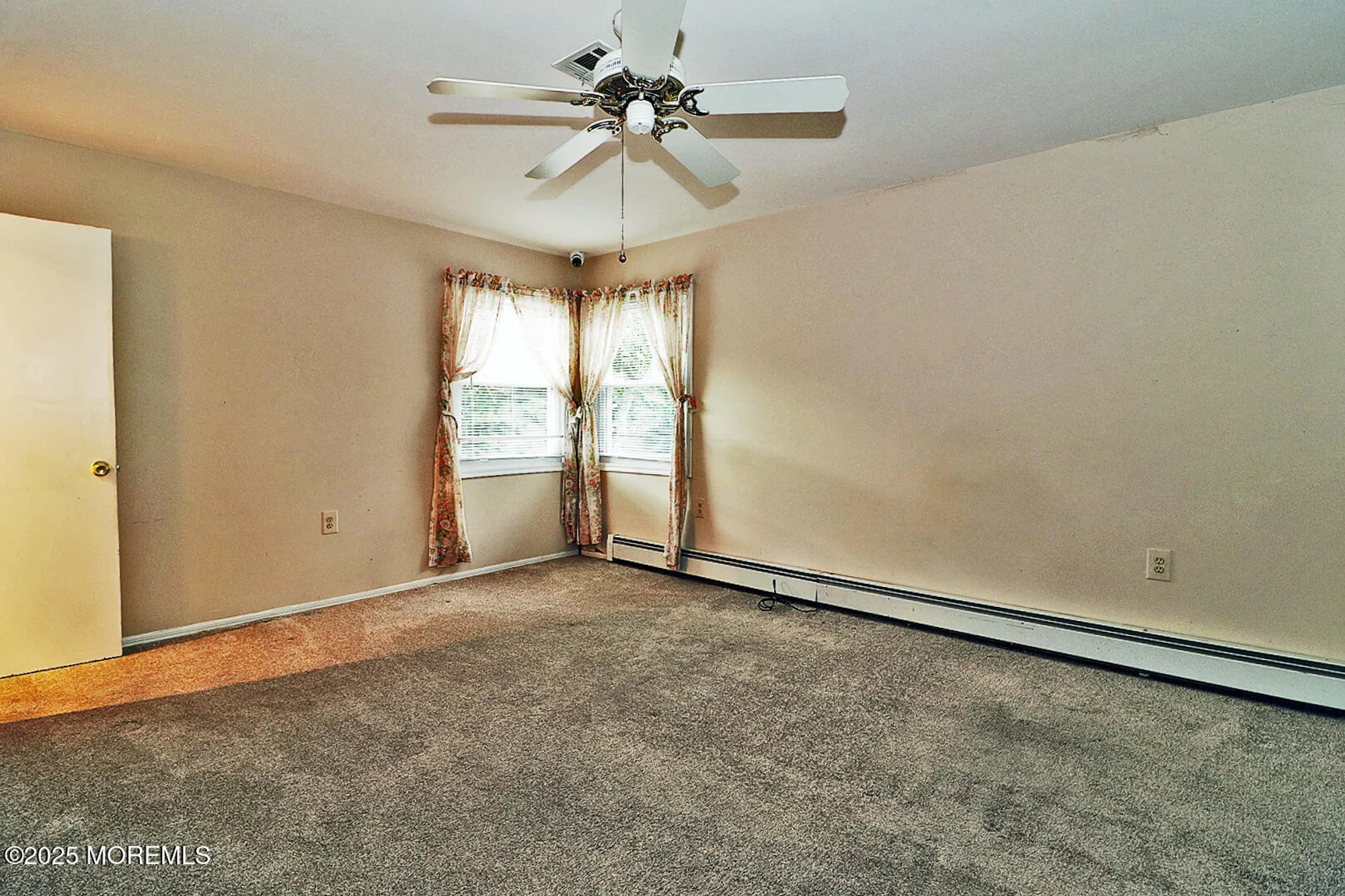 Property Slideshow image 26 of 35 | 38 woodstock dr, Toms River, NJ, 08757