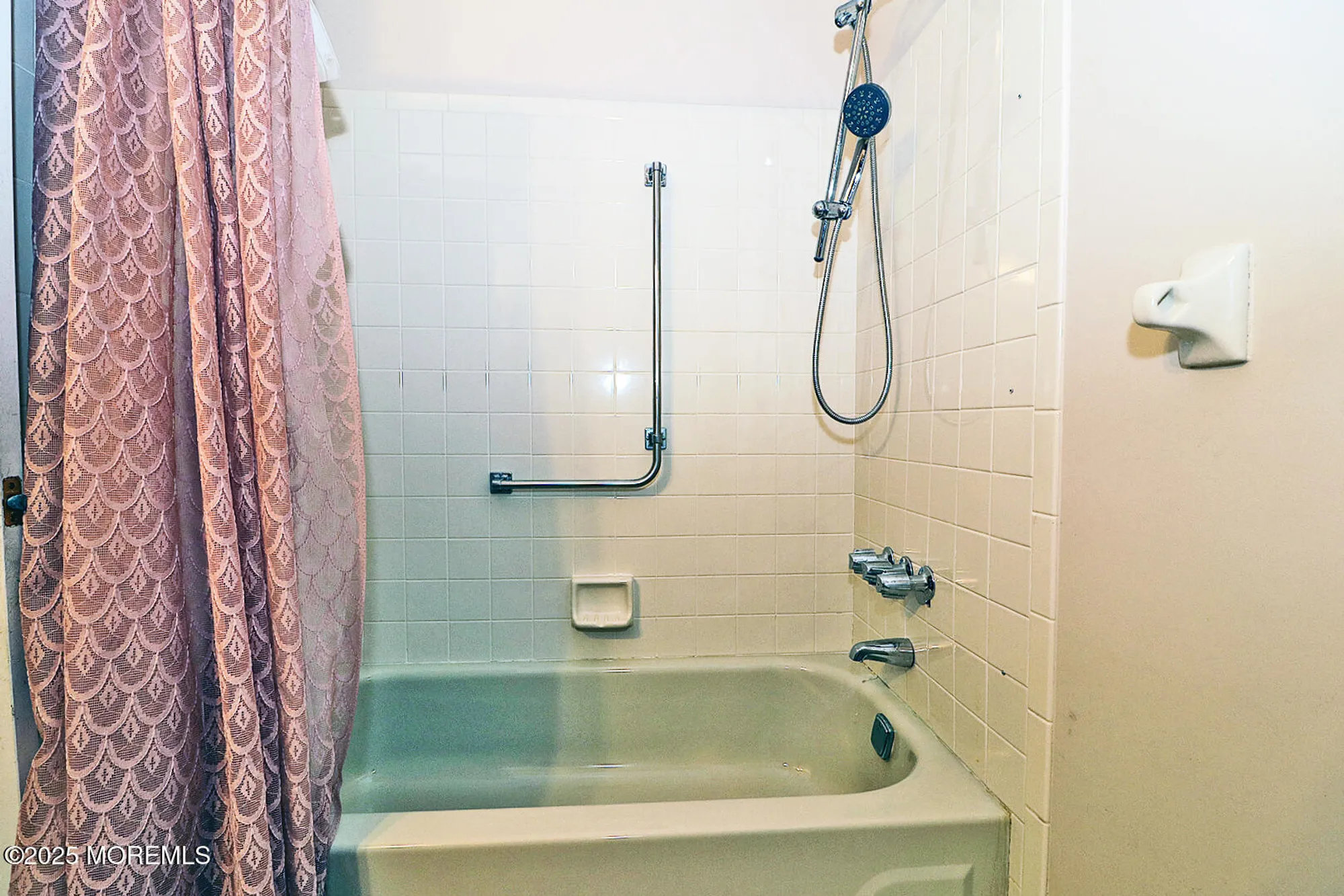 Property Slideshow image 31 of 35 | 38 woodstock dr, Toms River, NJ, 08757