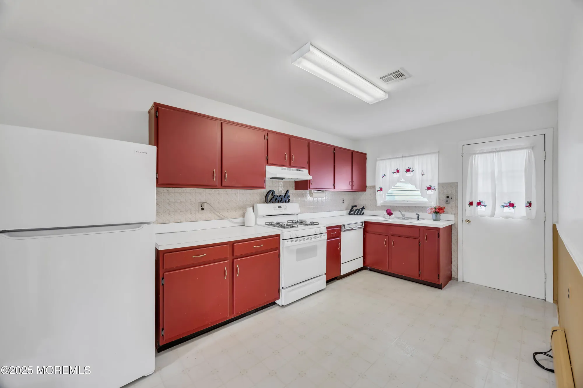 Property Slideshow image 7 of 28 | 15 bimini dr, Toms River, NJ, 08757