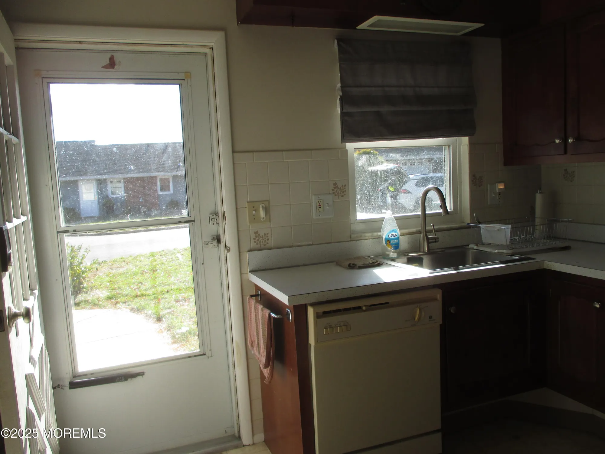 Property Slideshow image 7 of 33 | 678 new castle ct b, Lakewood, NJ, 08701