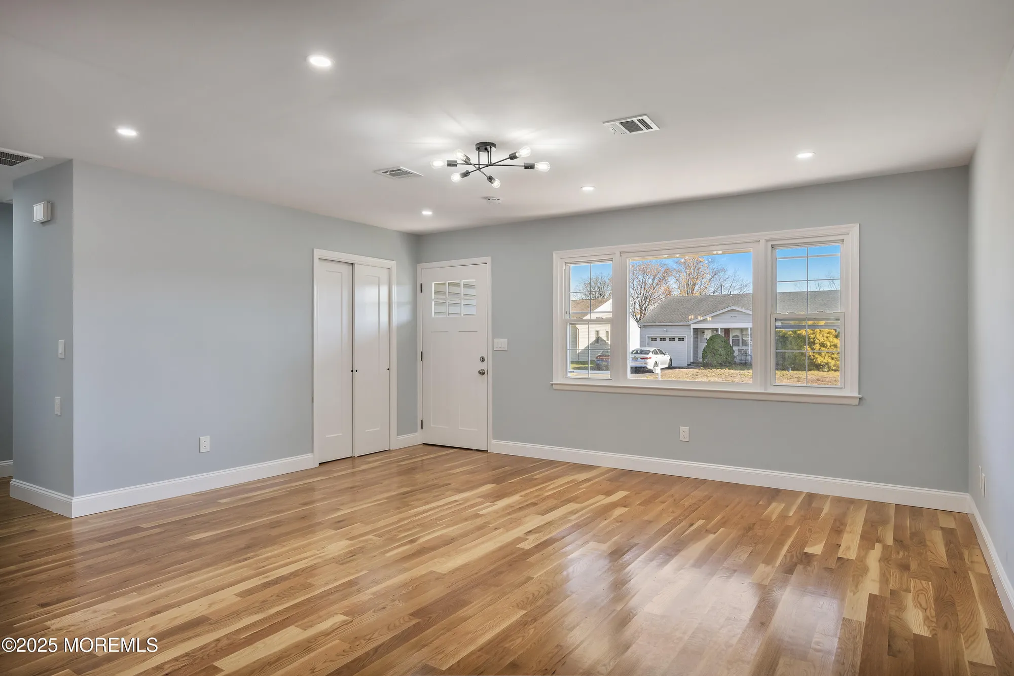 Property Slideshow image 5 of 25 | 18 bolingbroke dr, Toms River, NJ, 08757