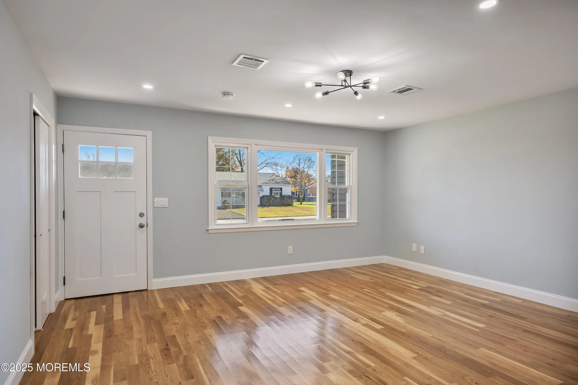 Property Slideshow image 7 of 25 | 18 bolingbroke dr, Toms River, NJ, 08757