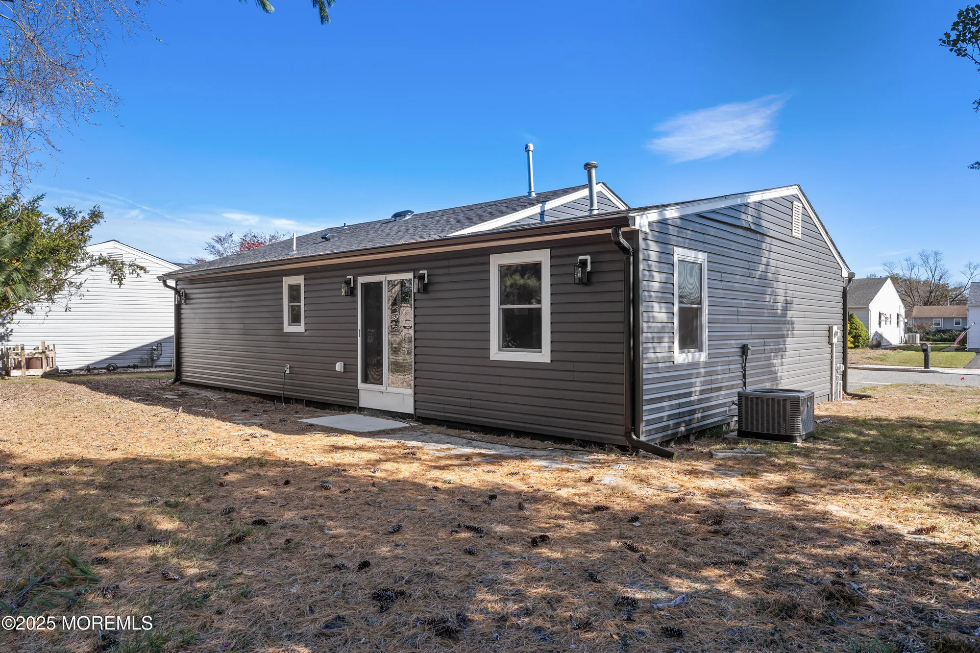 Property Slideshow image 23 of 25 | 18 bolingbroke dr, Toms River, NJ, 08757