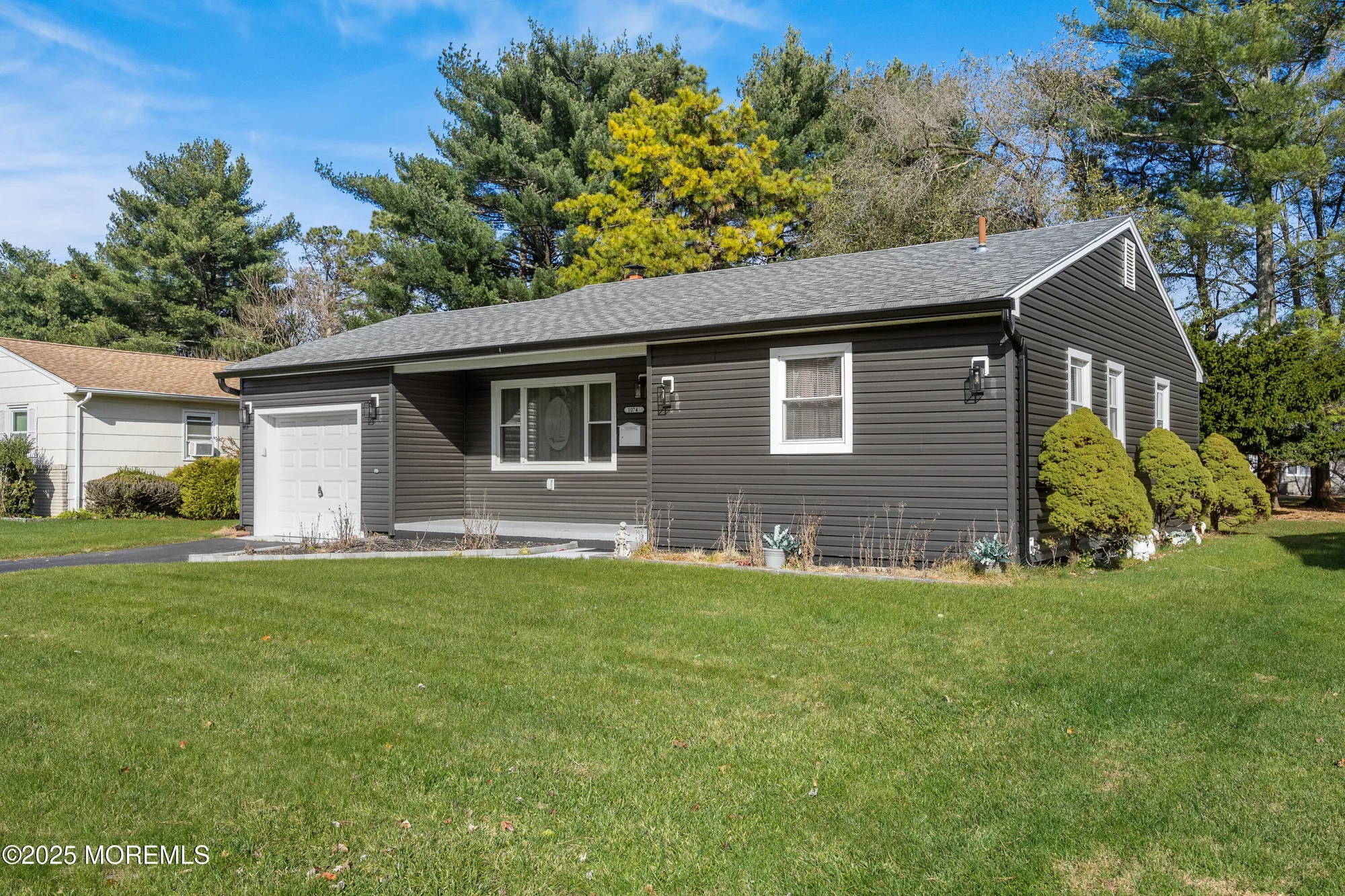 Property Slideshow image 15 of 25 | 1074 edgebrook dr, Toms River, NJ, 08757