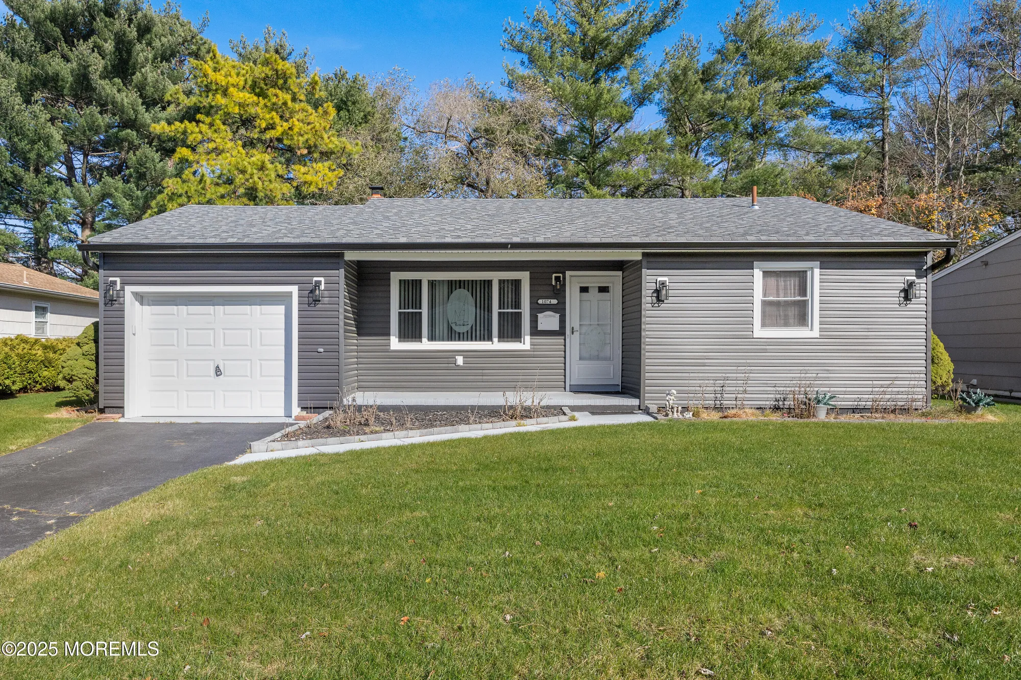 Property Slideshow image 1 of 25 | 1074 edgebrook dr, Toms River, NJ, 08757