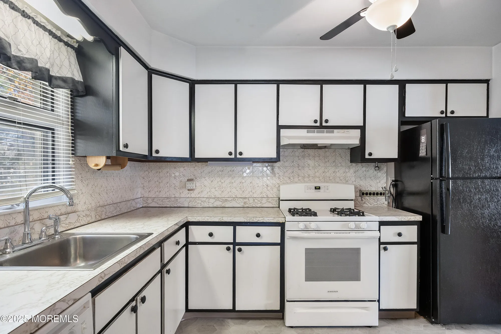 Property Slideshow image 9 of 25 | 1074 edgebrook dr, Toms River, NJ, 08757