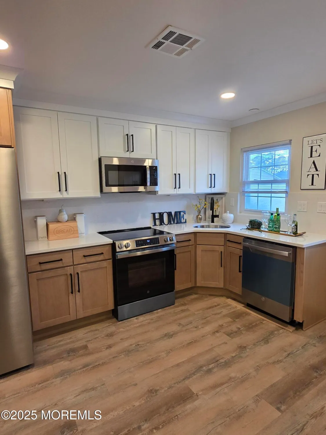 Property Slideshow image 3 of 17 | 1015 aberdeen dr a, Lakewood, NJ, 08701