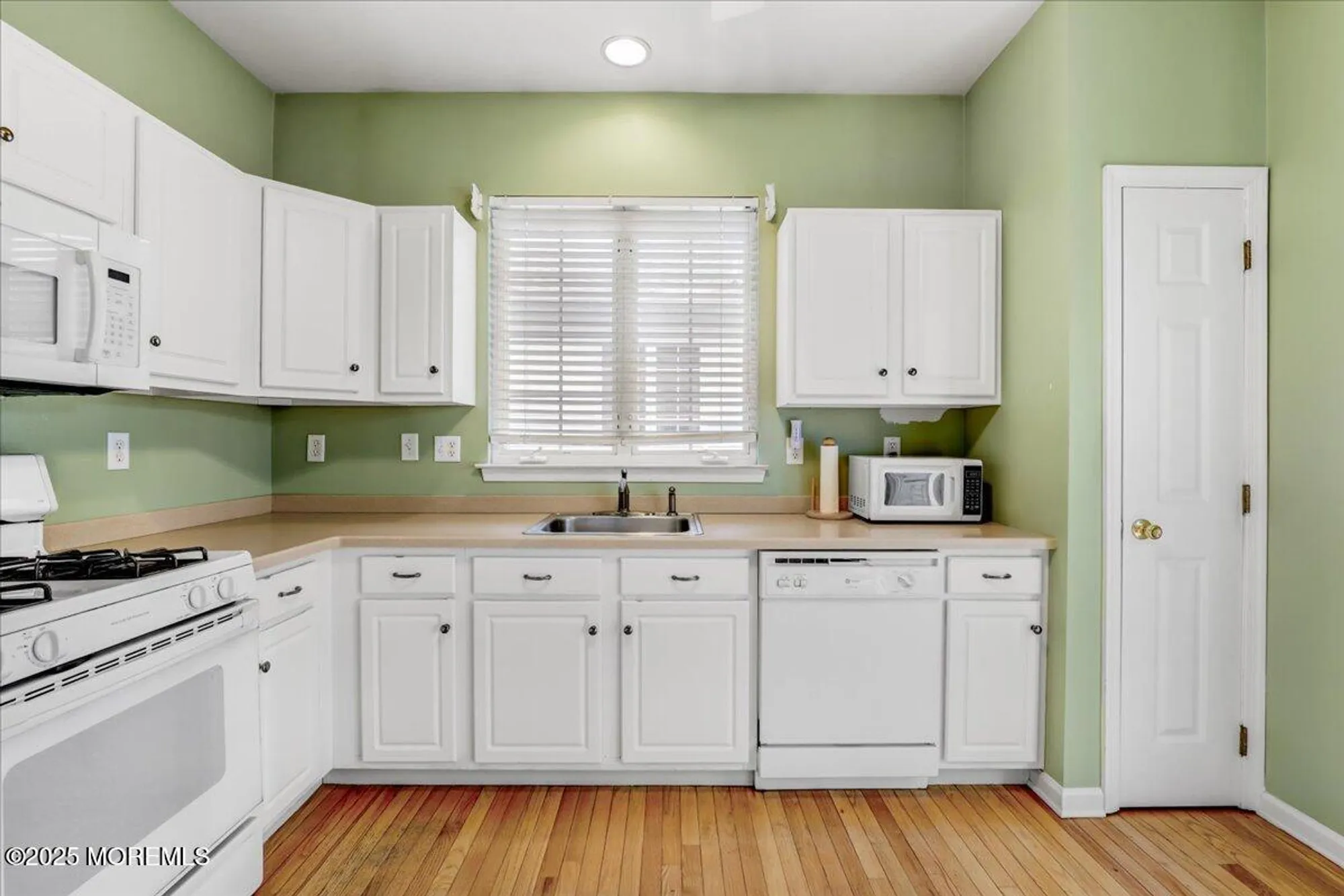 Property Slideshow image 12 of 33 | 21 shelley rd, Brick, NJ, 08724