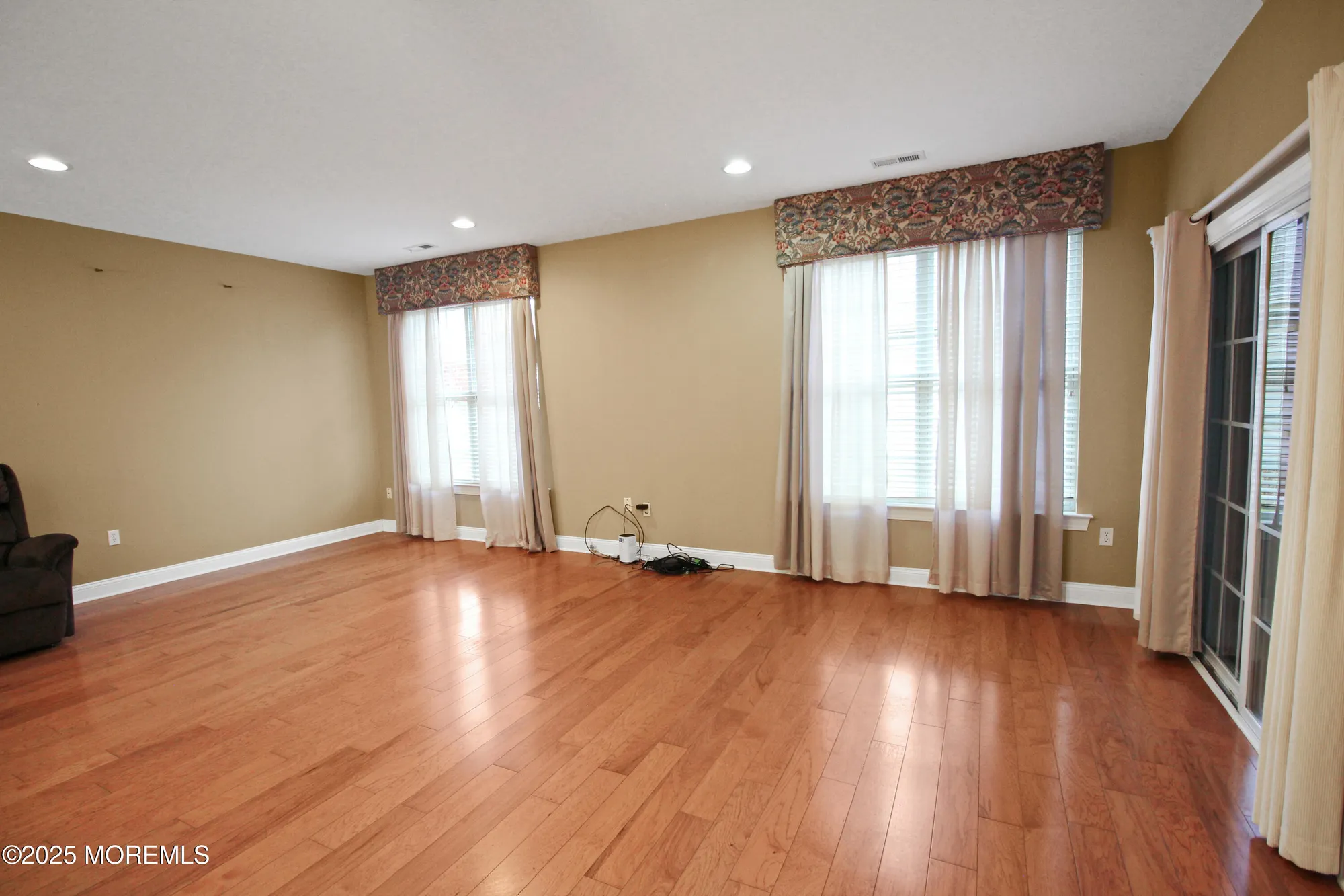 Property Slideshow image 6 of 37 | 9 curry ct, Manchester, NJ, 08759