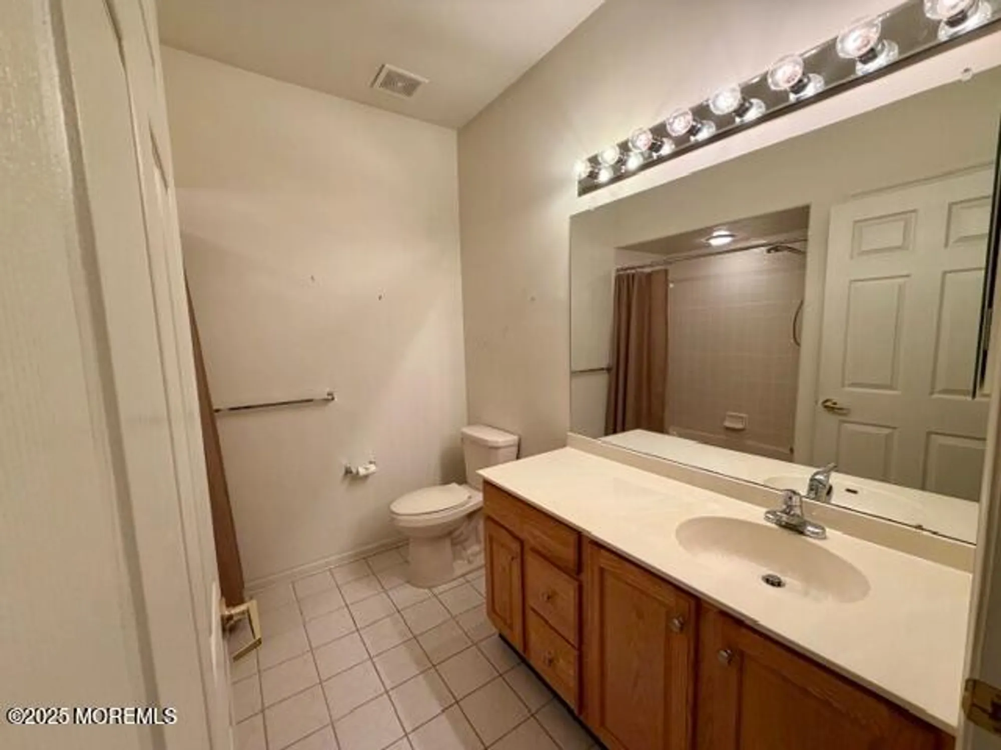 Property Slideshow image 10 of 18 | 2 london dr, Monroe, NJ, 08831