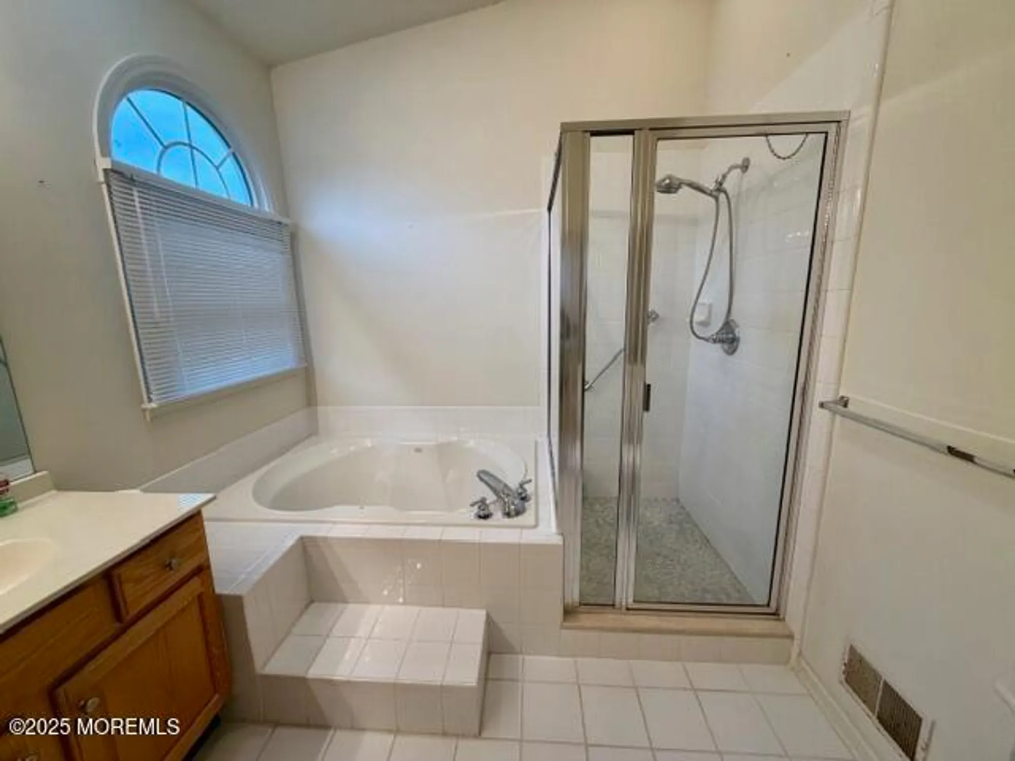 Property Slideshow image 15 of 18 | 2 london dr, Monroe, NJ, 08831