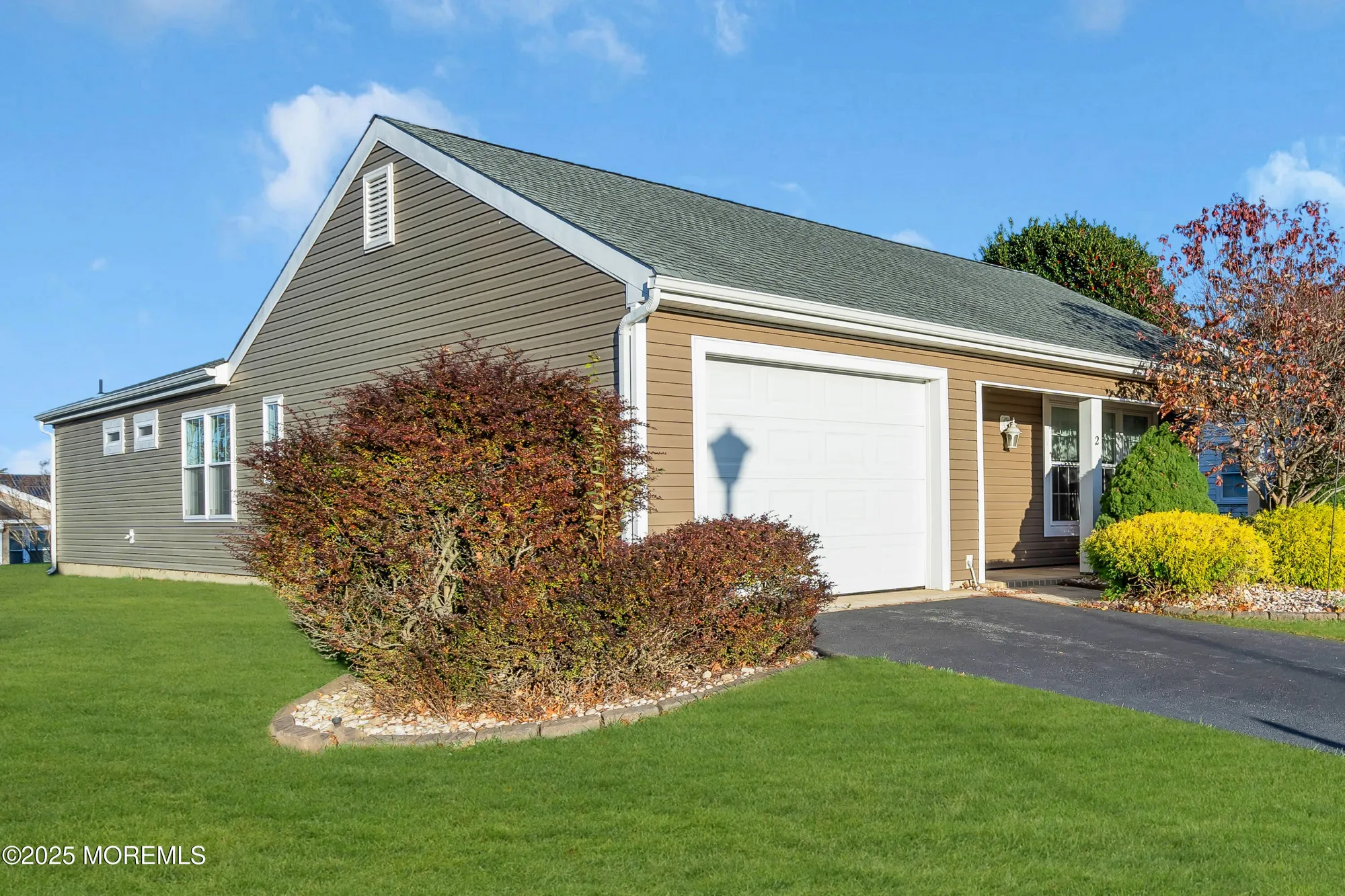 Property Slideshow image 3 of 51 | 2 weybridge pl, Manchester, NJ, 08759